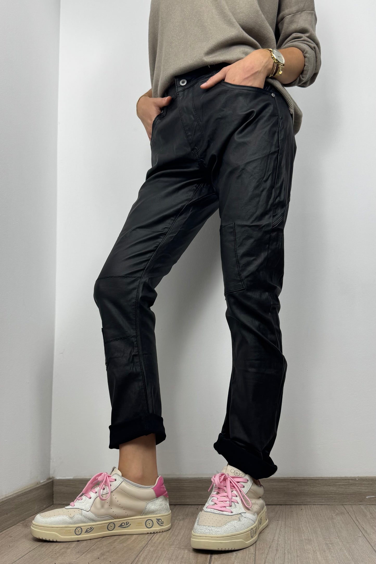 Damen Jeans in Lederoptik – Schwarz