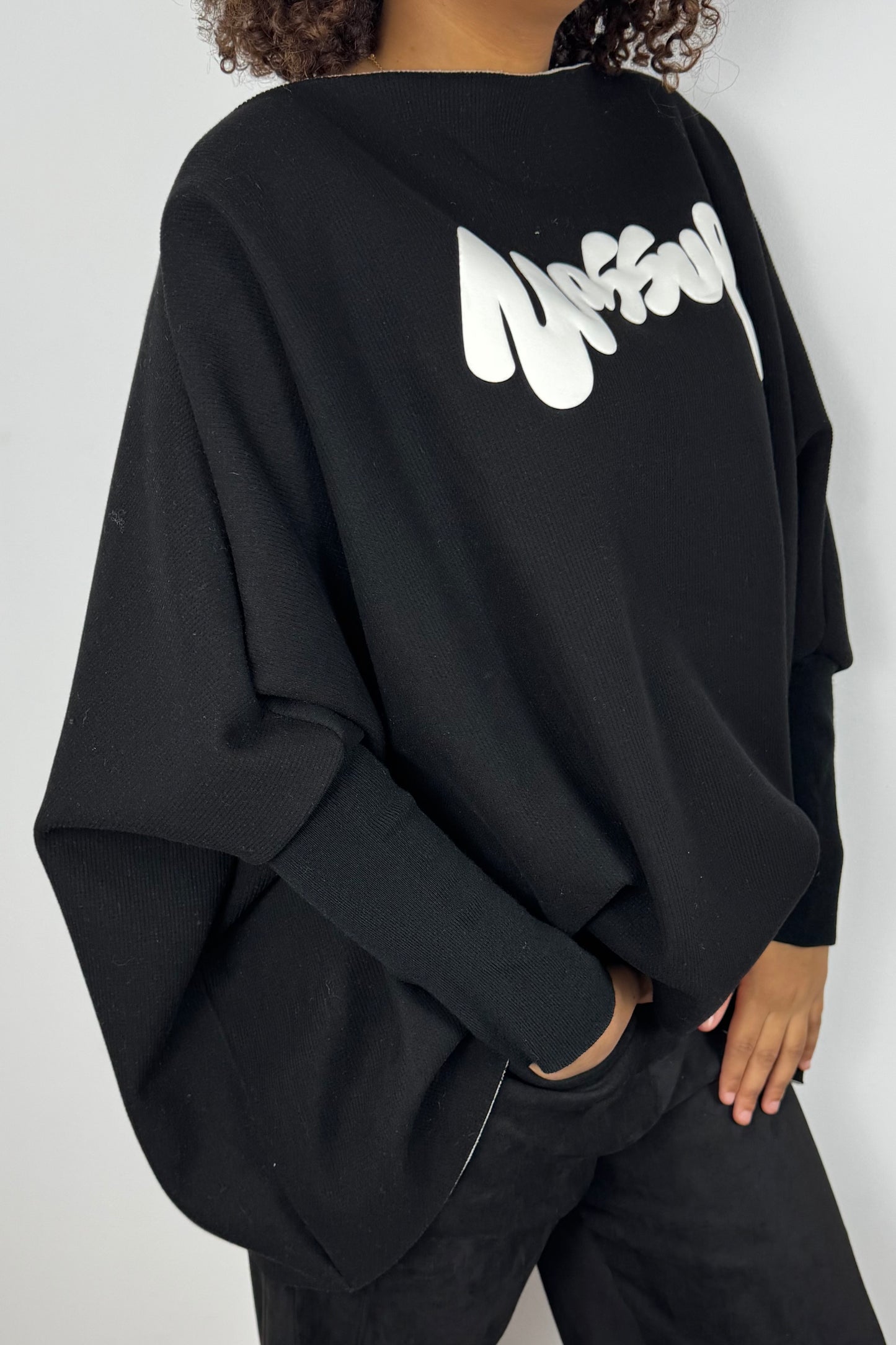 Locker geschnittenes Shirt mit Schriftzug-Schwarz