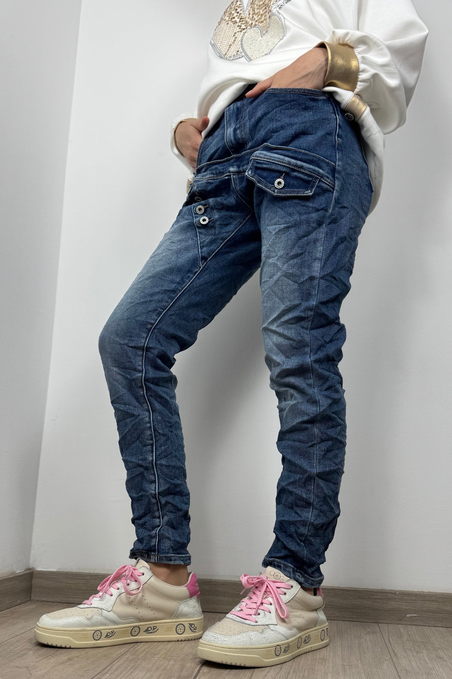Jeans mit Knopf-Detail