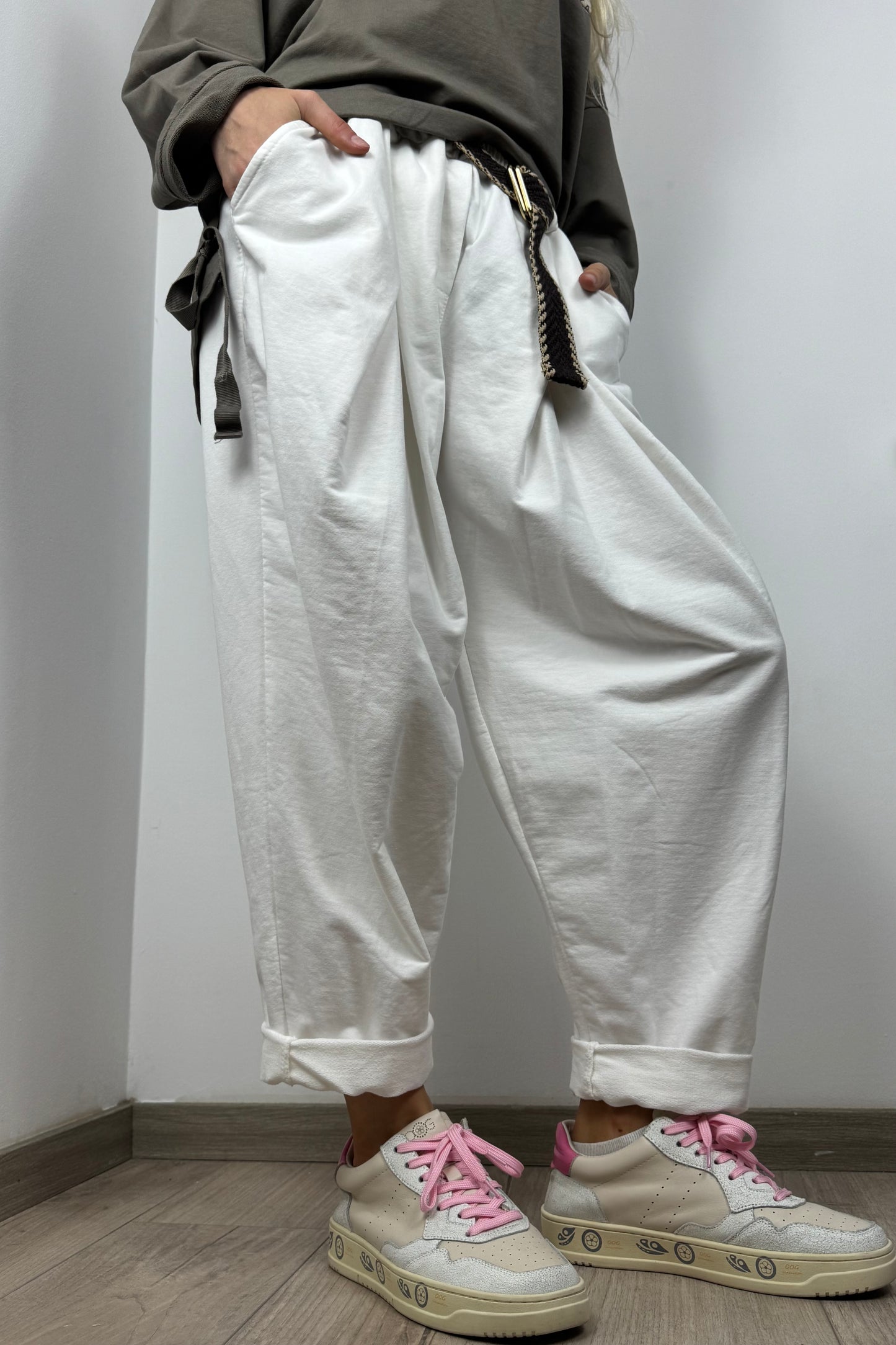 Bequeme Damenhose mit elastischem Bund und Gürtel-Weiß