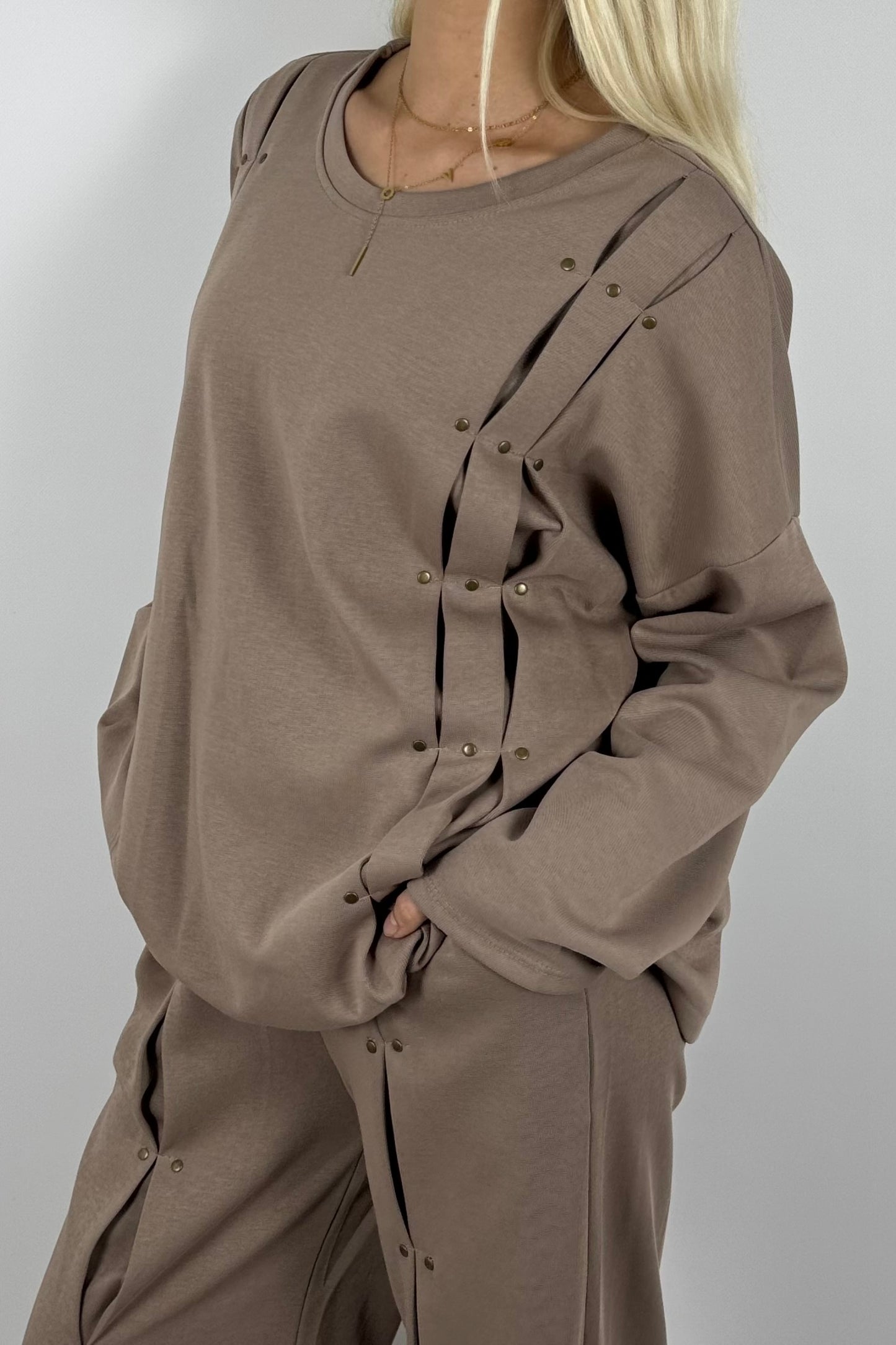 Damen Oversize Sweatshirt mit Nieten & Faltendetails – Mud