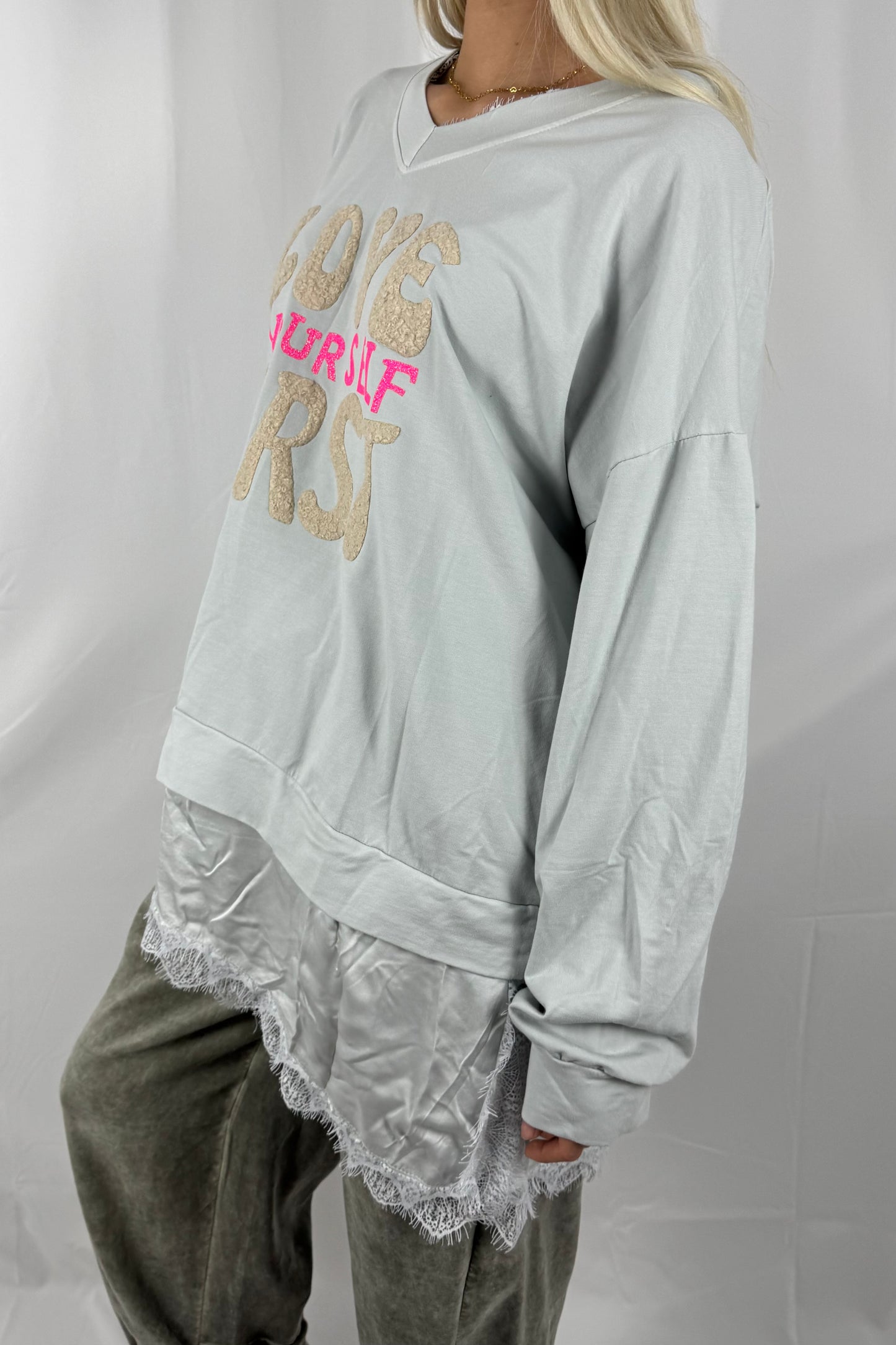 Oversize Shirt „Love Yourself First“-Grau