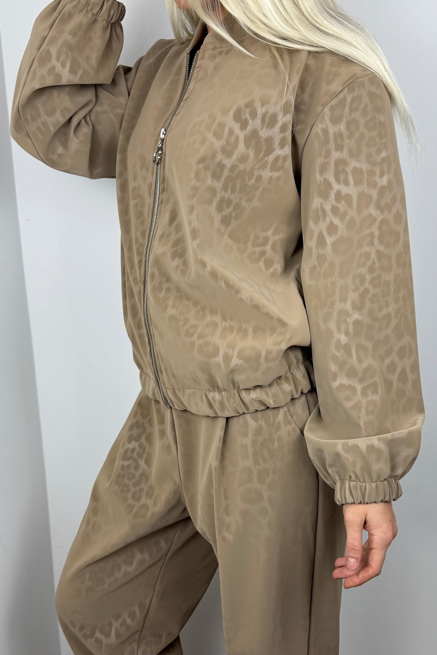 Leichte Übergangsjacke mit dezentem Animal-Muster – One Size