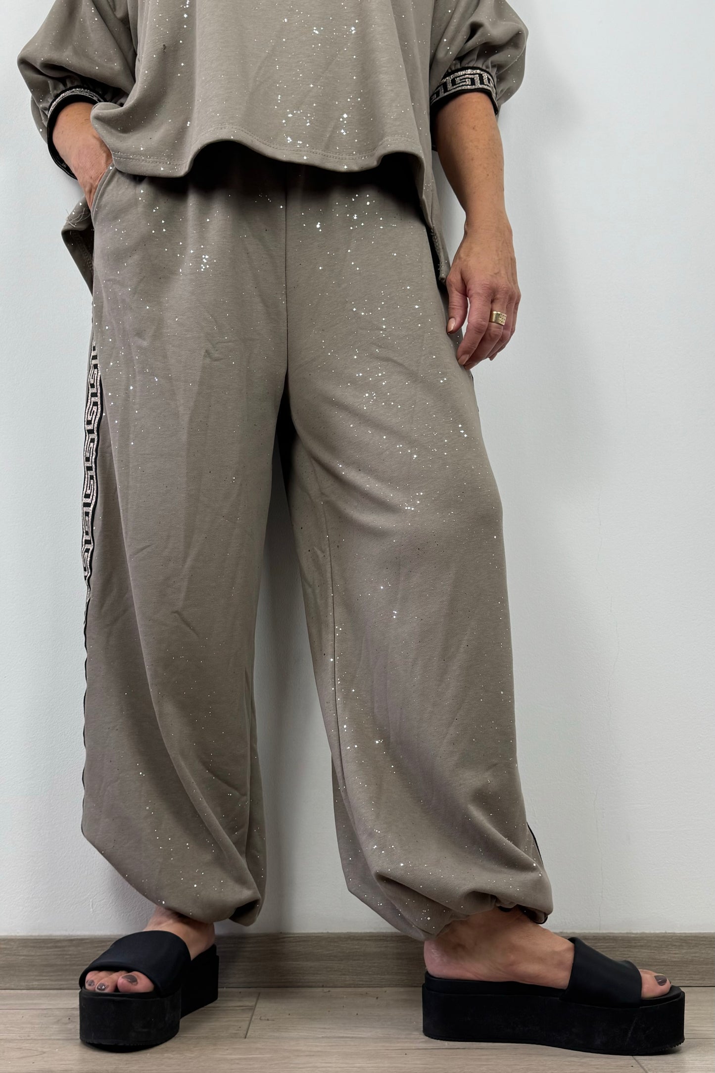 Damen Jogpants – Glitzereffekt & seitliche Zierstreifen