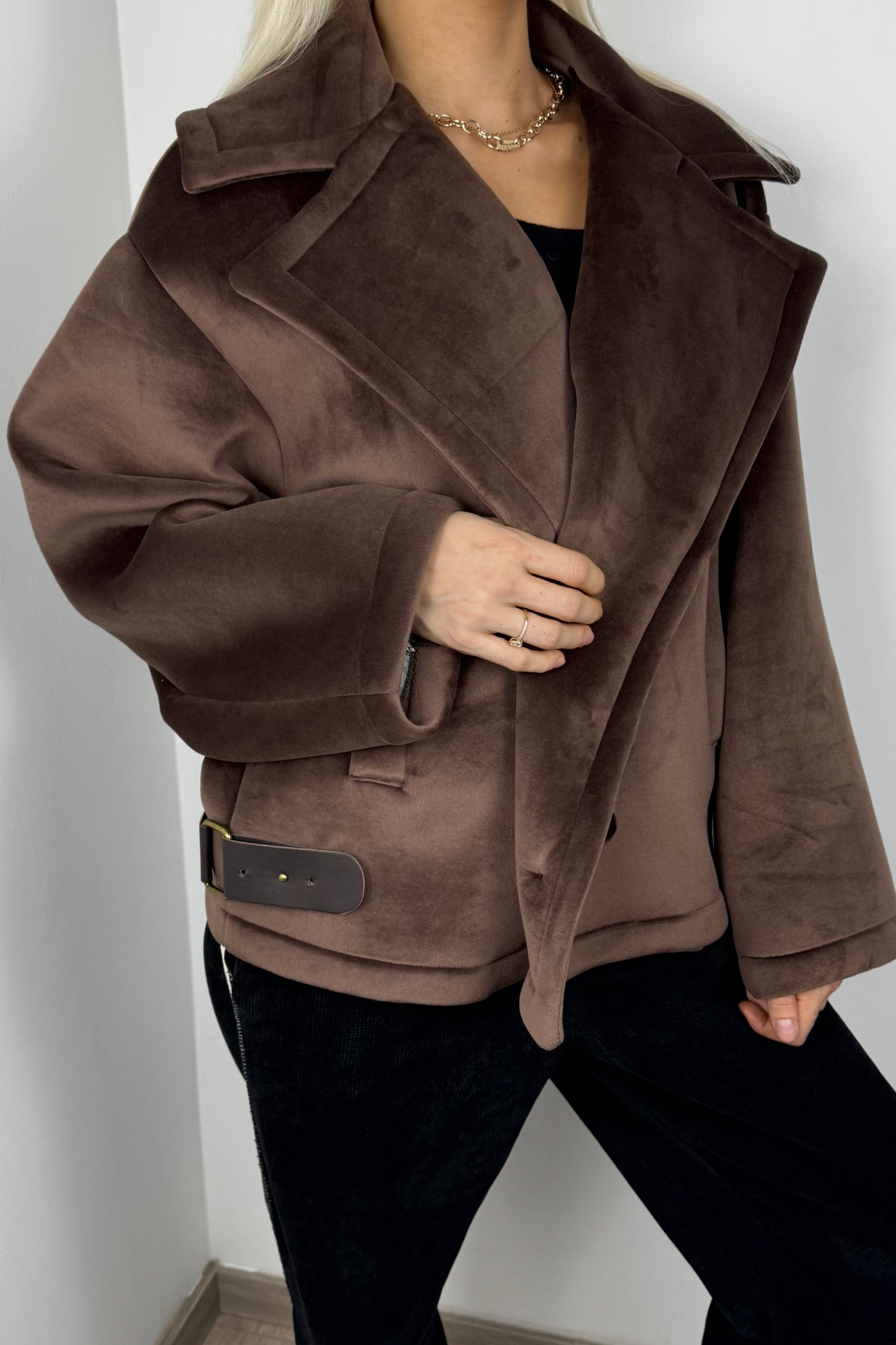 Elegante Kurzjacke mit Gürtel-Detail-Choco