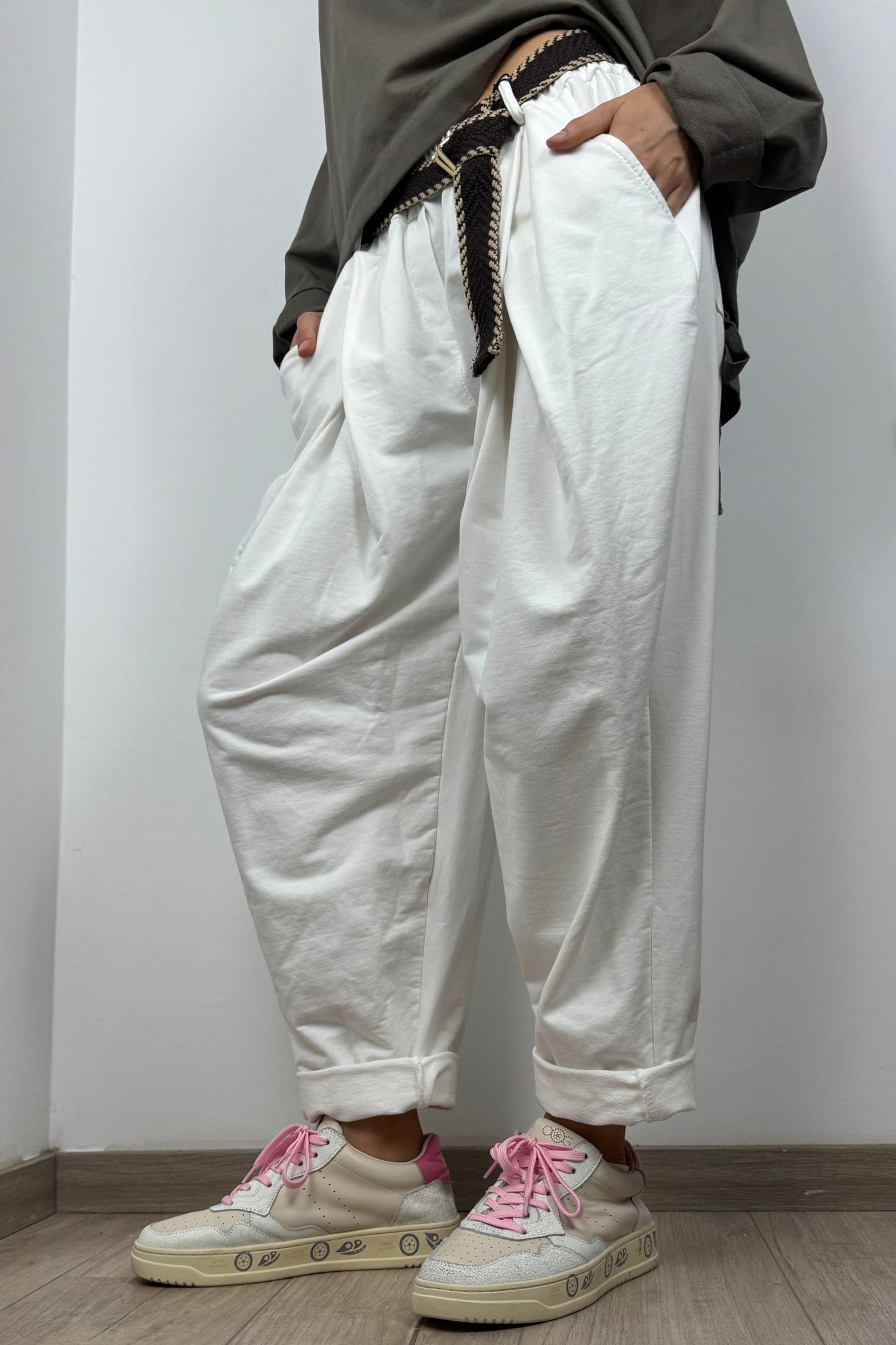 Bequeme Damenhose mit elastischem Bund und Gürtel-Weiß