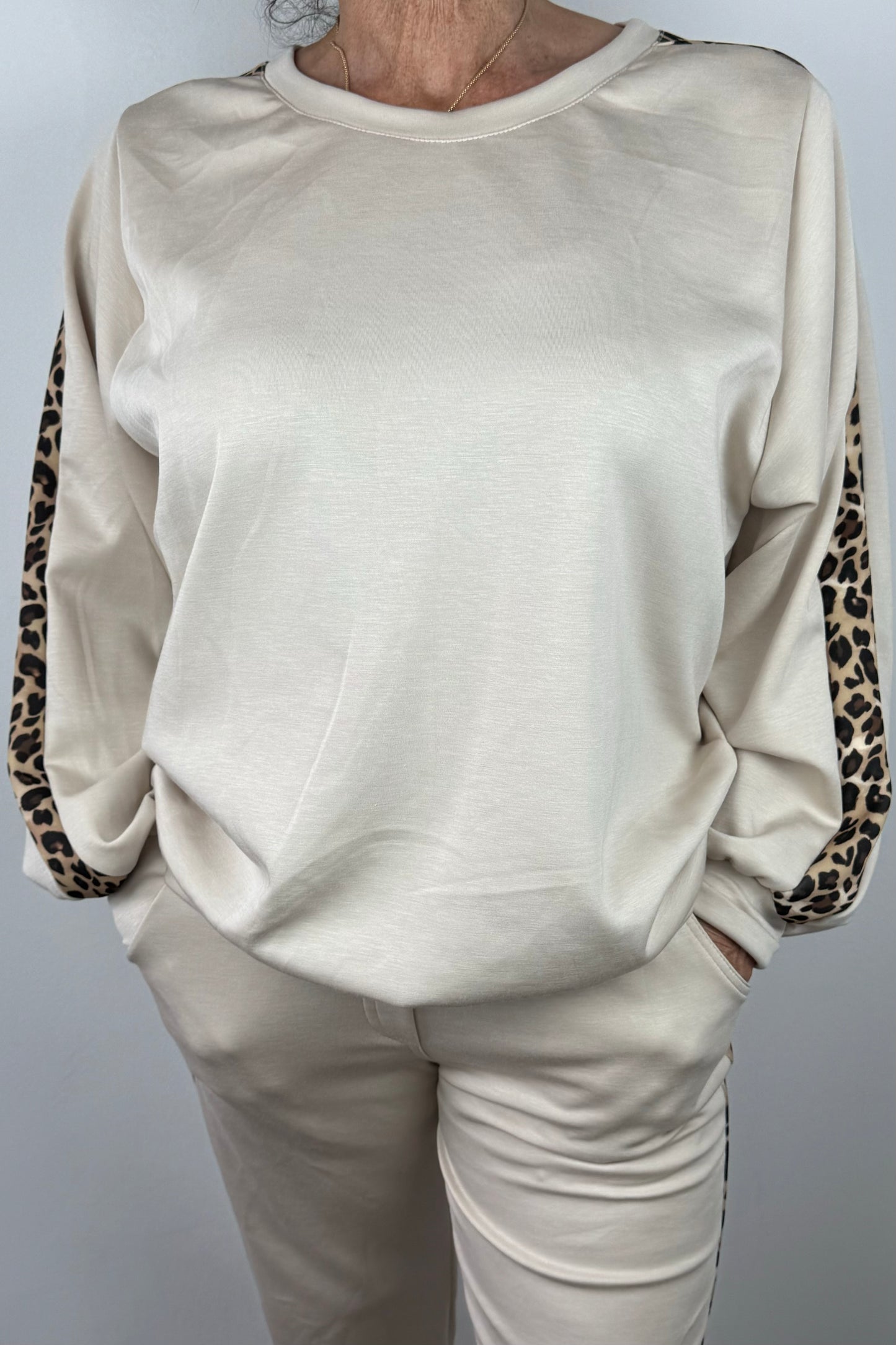 Sweatshirt mit Animal-Streifen an den Ärmeln
