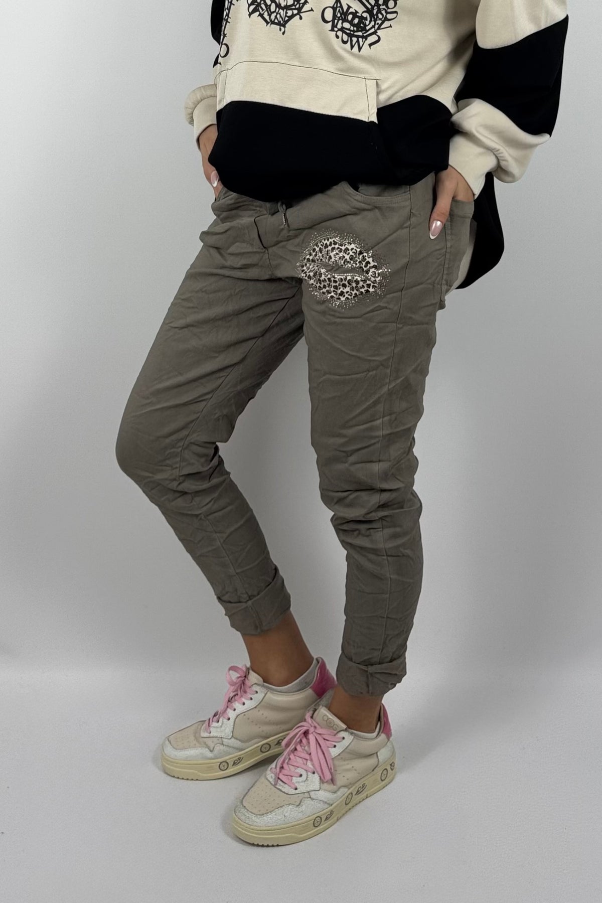 Damen Schlupfhose mit Leo-Kussmund-Mud
