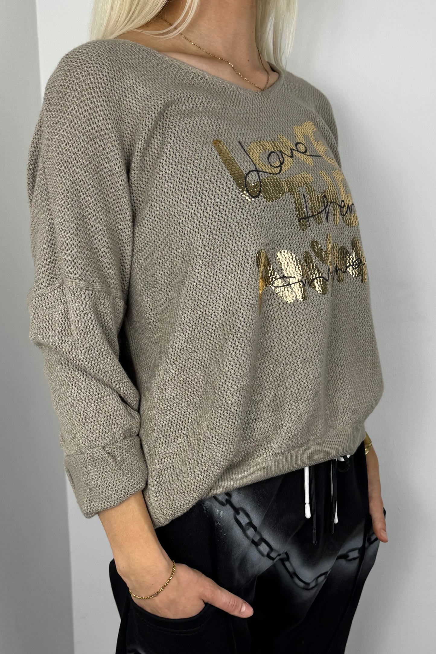 Damen Shirt mit Glitzer-Schriftzug „Love Them Anyway“ – Mud