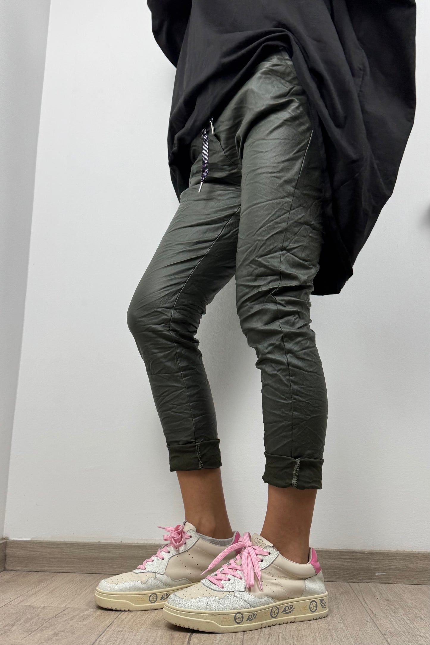 Glanz-Effekt Jogpants mit Kordelzug –Khaki