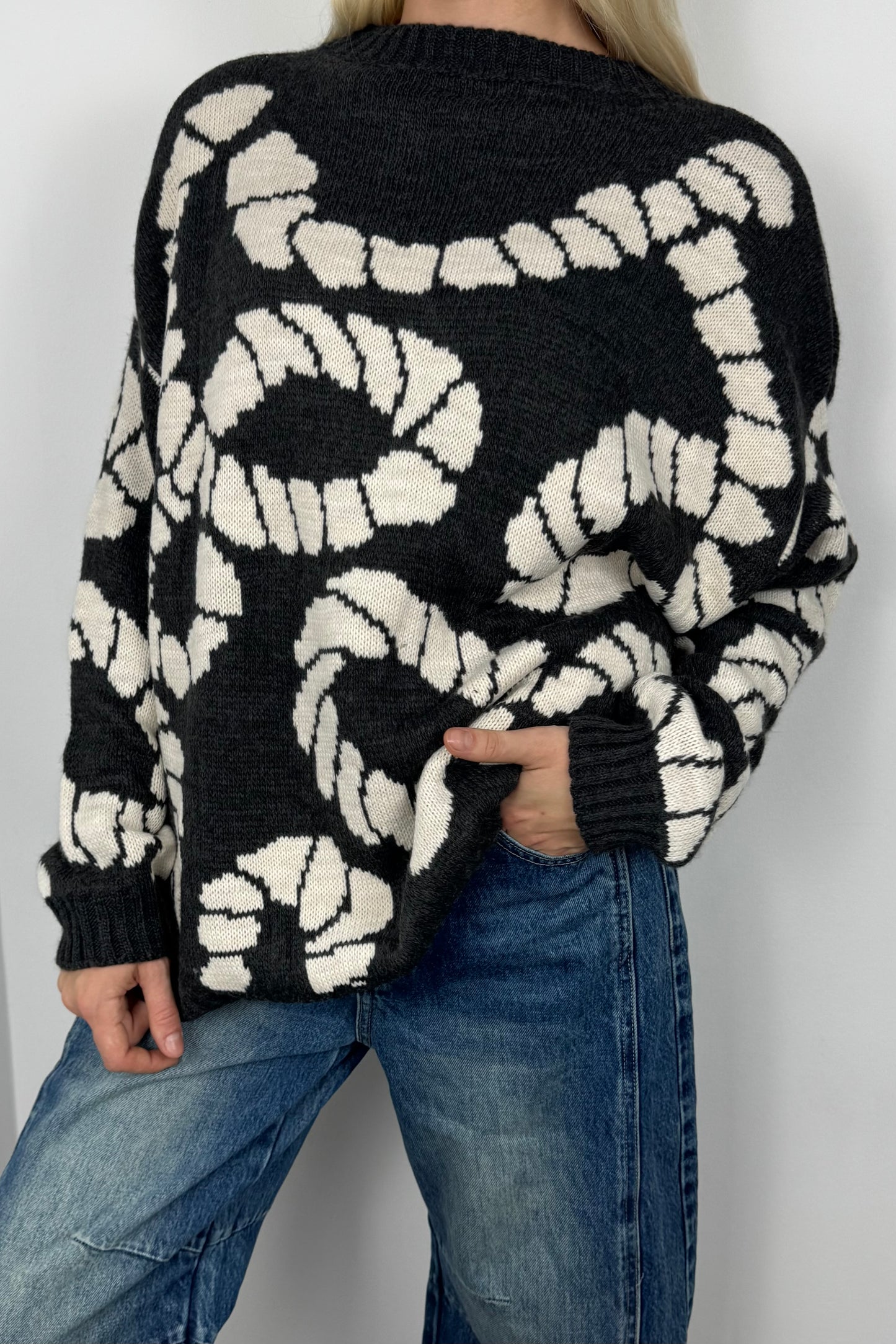 Pullover mit modernem Muster-Schwarz