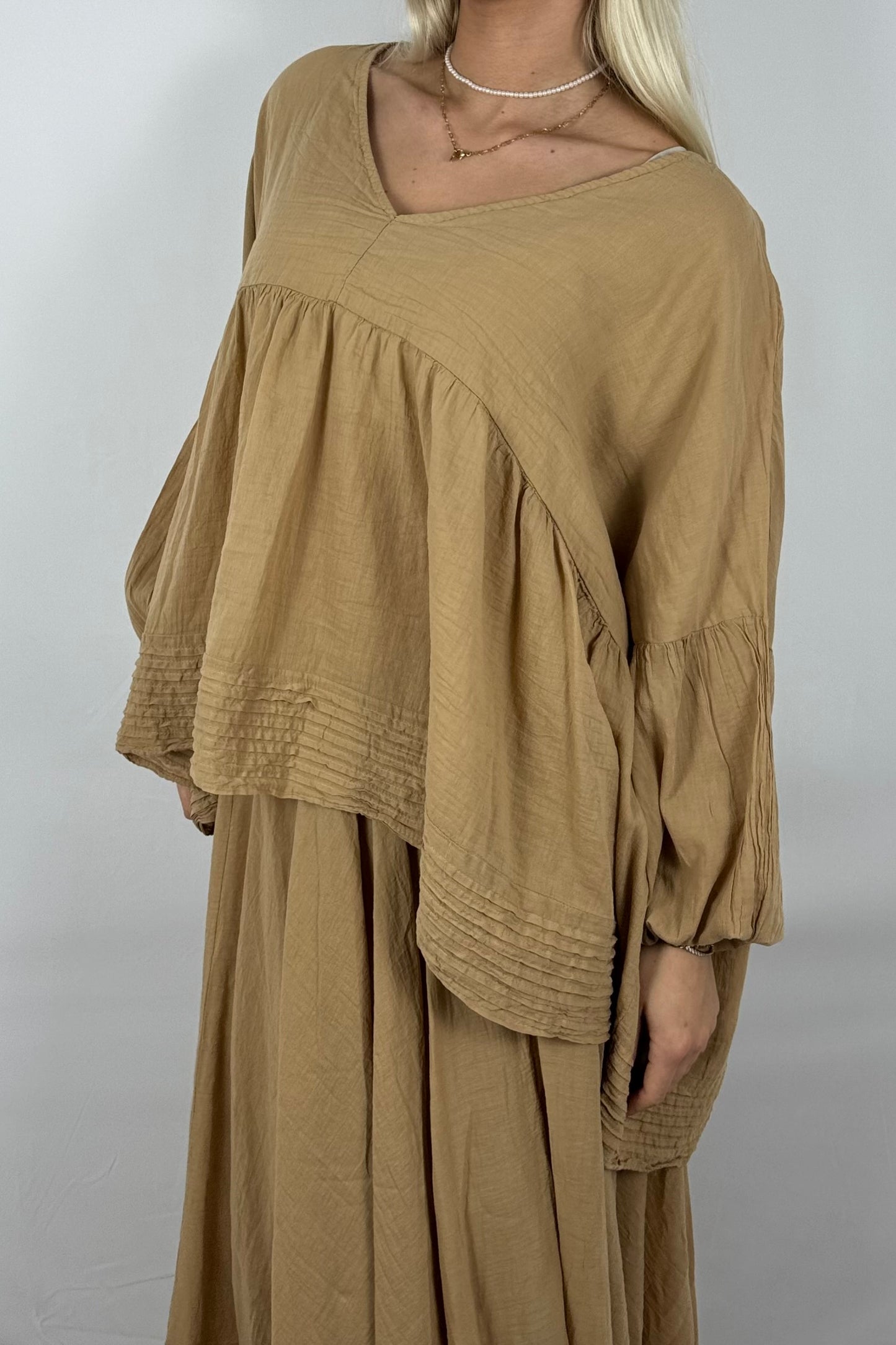Oversize Bluse mit Volant – 100% Baumwolle-Cammel