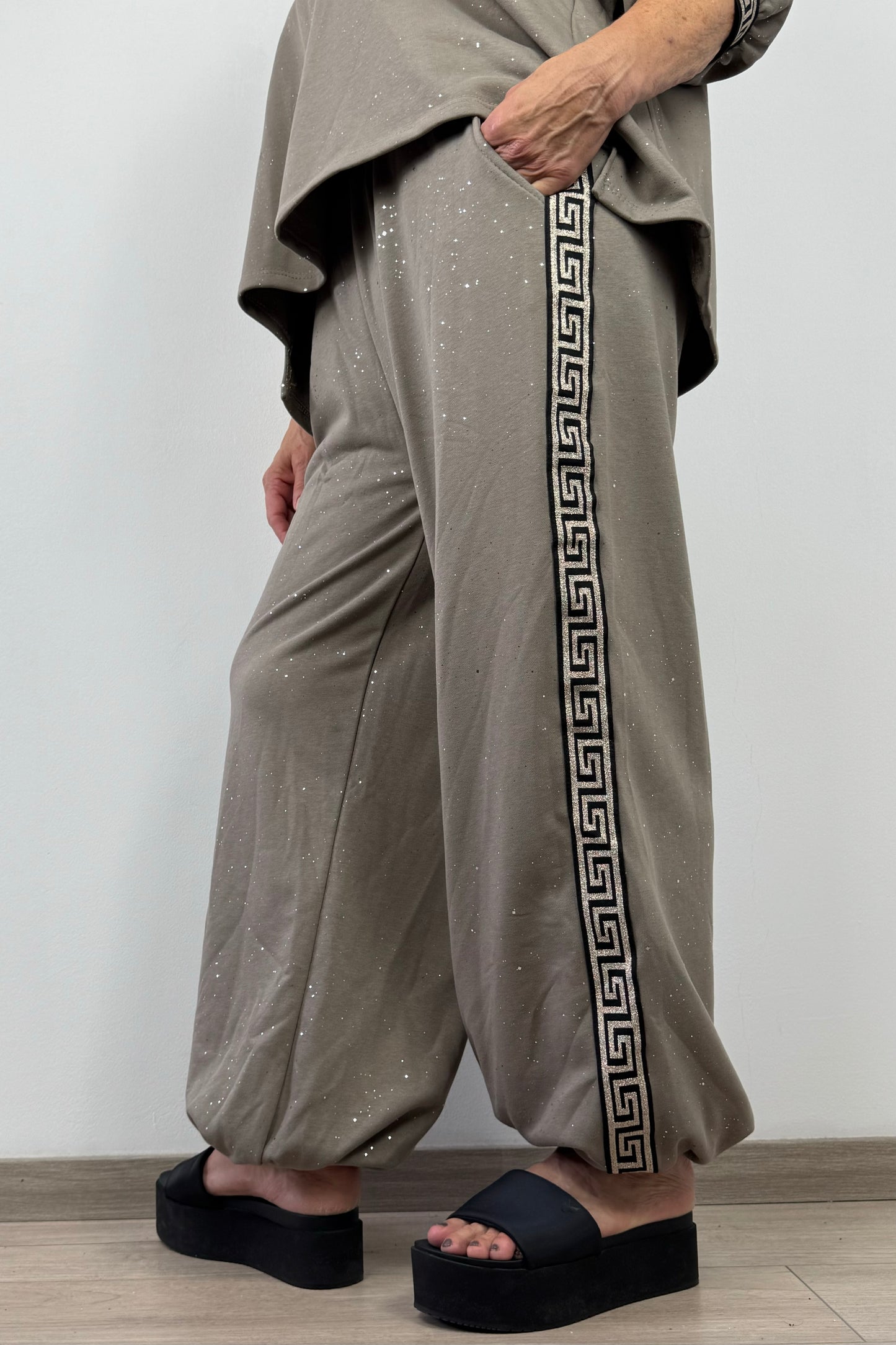 Damen Jogpants – Glitzereffekt & seitliche Zierstreifen