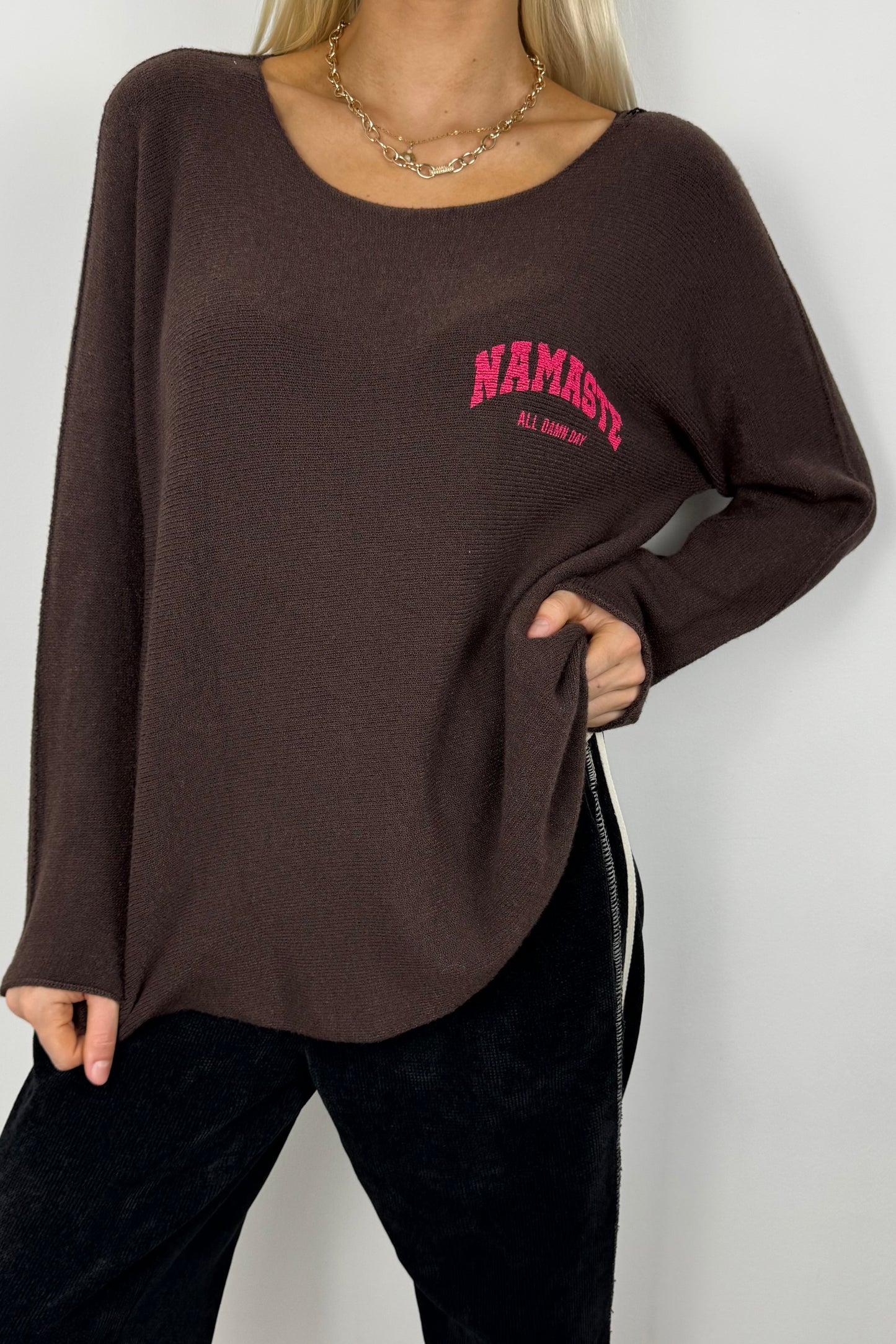 Damen Pullover mit „Namaste“-Print-Choco