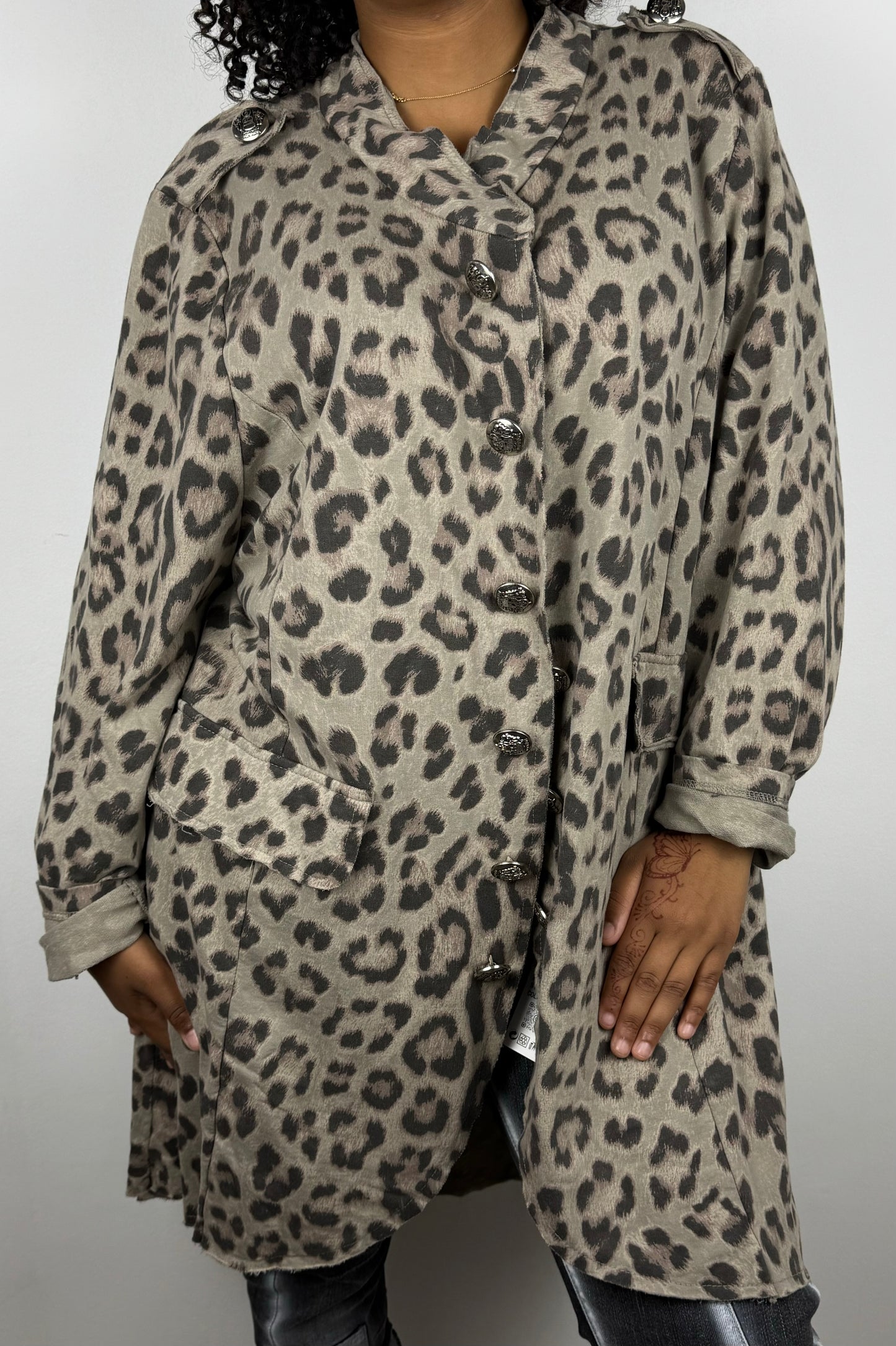 Animalprint-Longjacke mit Knopfleiste und Zierdetails
