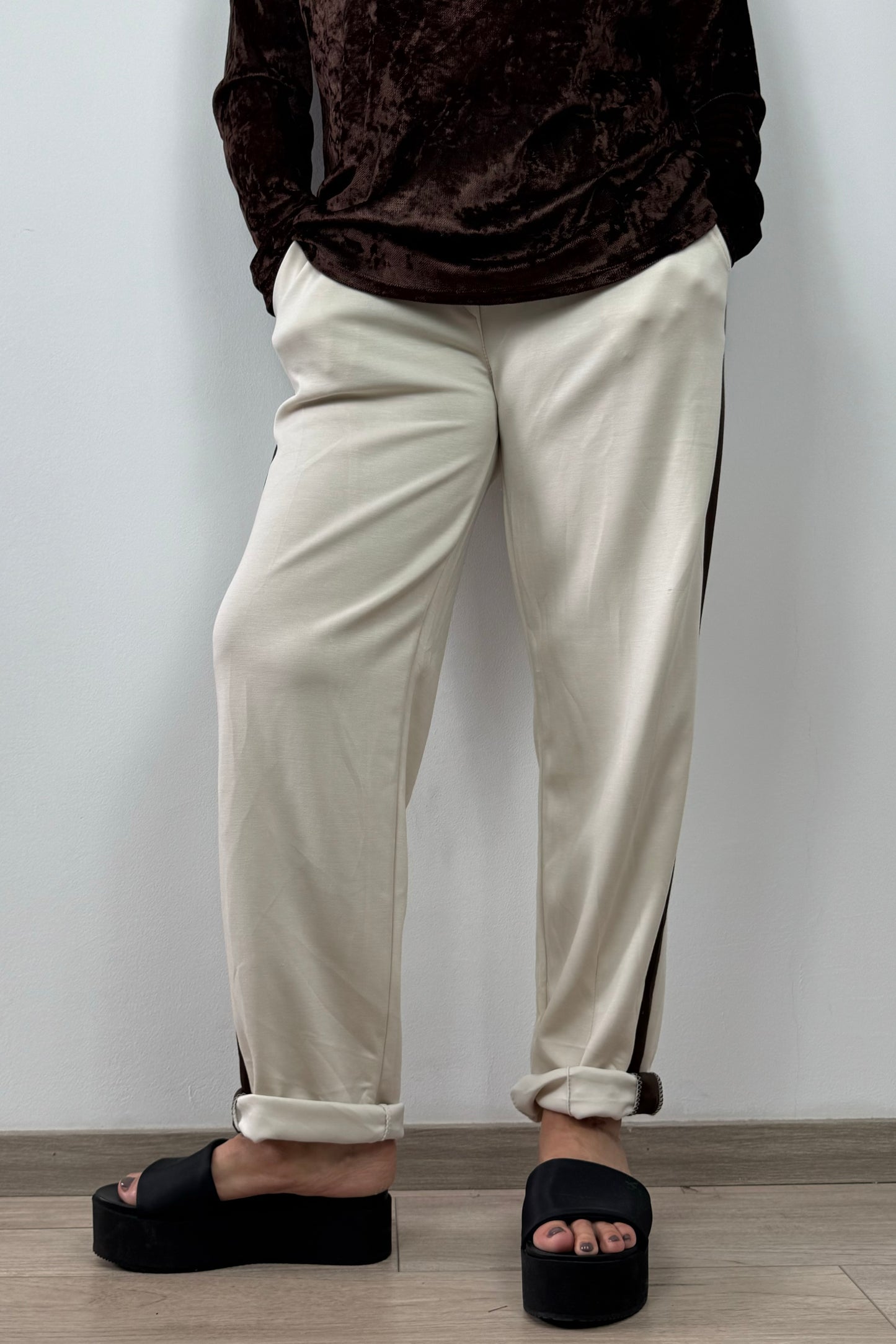 Jogpants mit Kontraststreifen und Kordelzugbund
