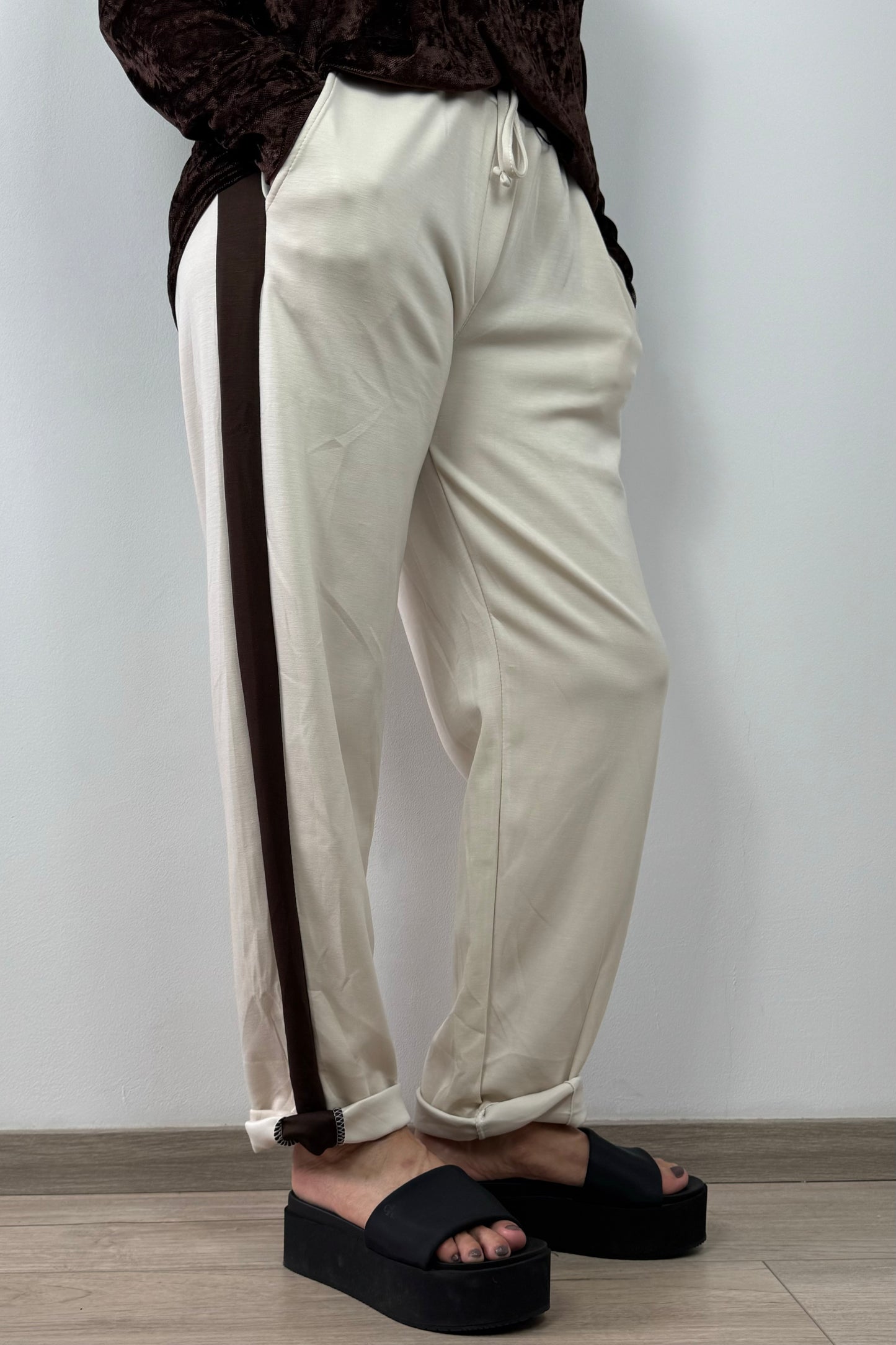 Jogpants mit Kontraststreifen und Kordelzugbund