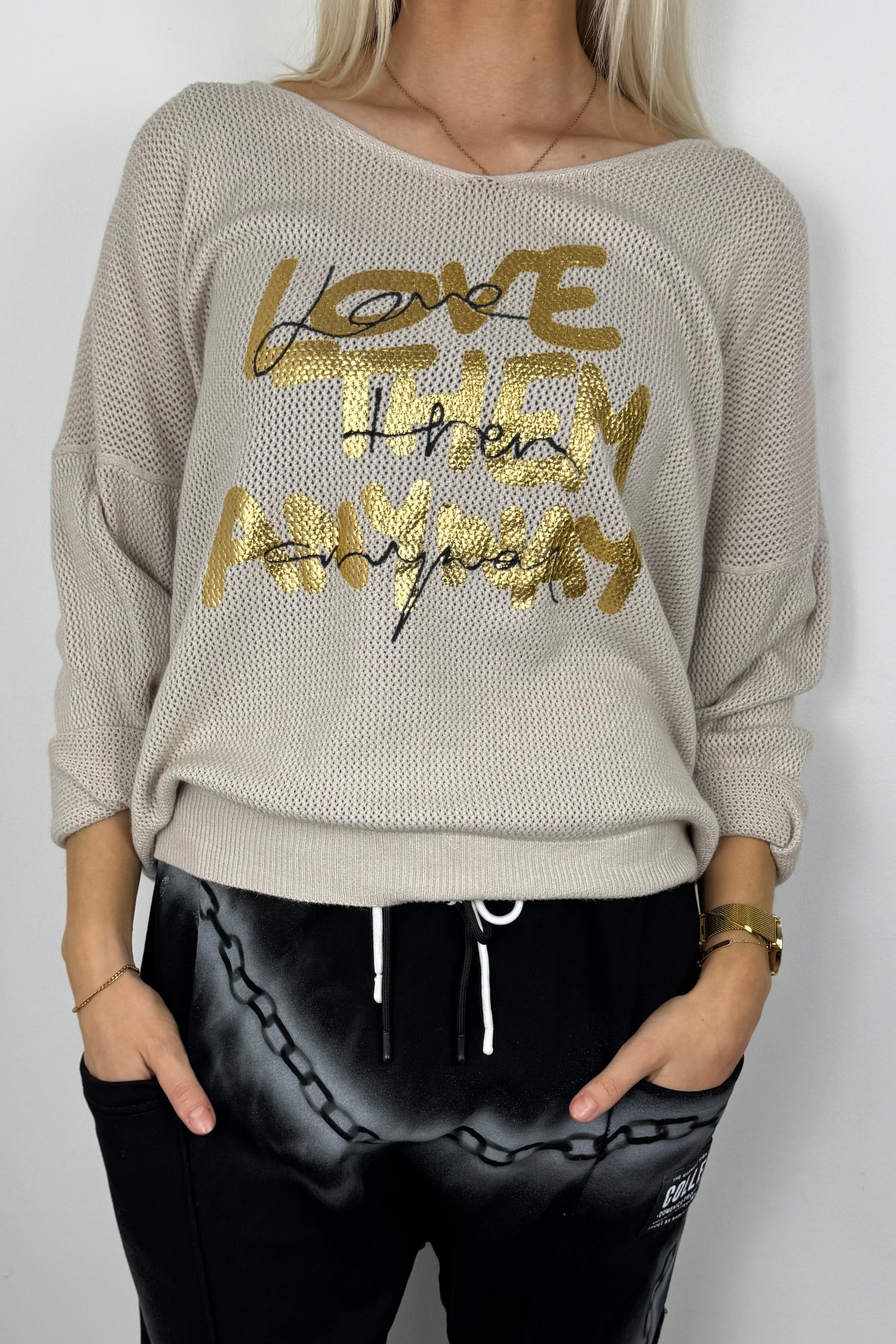 Damen Shirt mit Glitzer-Schriftzug „Love Them Anyway“ –Beige