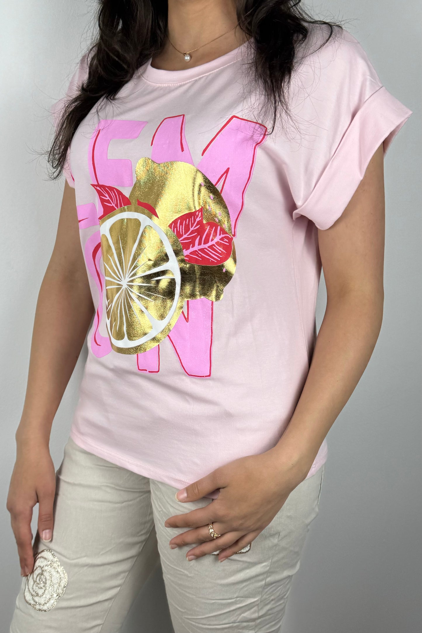 Sommer T-Shirt mit Glanzeffekt & Metallic-Print – „LEMON“-Design