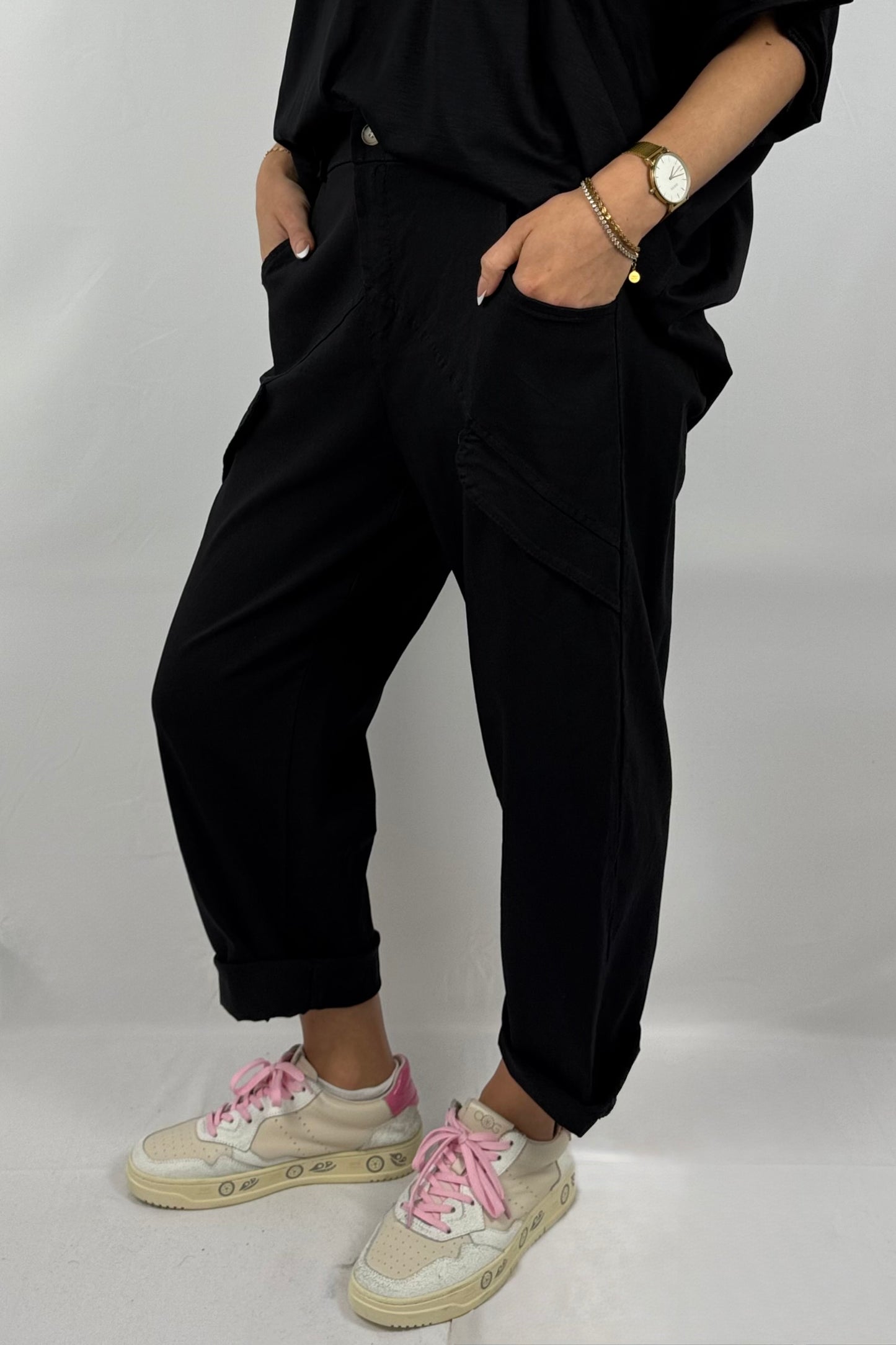 7/8-Hose mit asymmetrischen Taschen-Schwarz