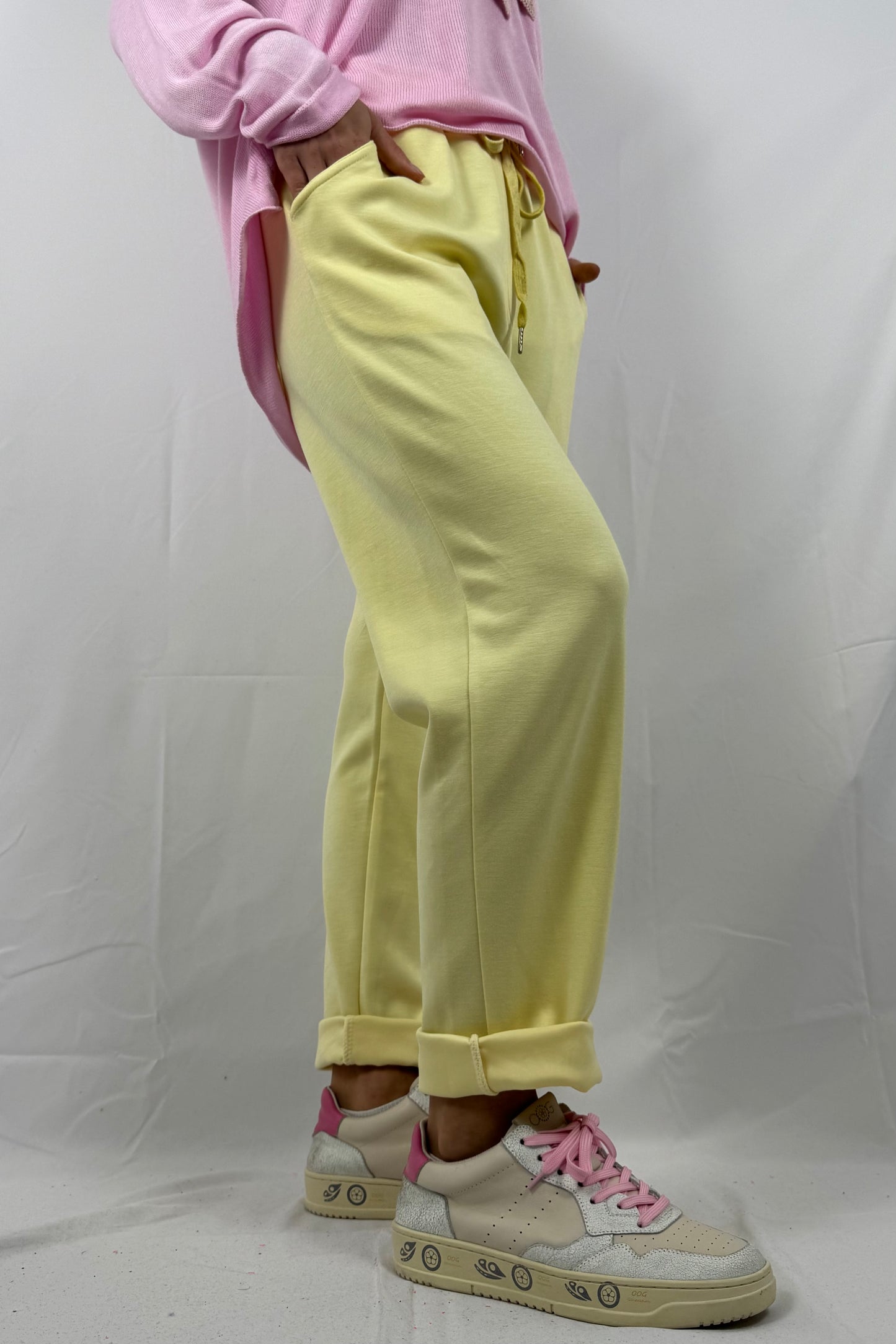 Hose mit elastischem Bund & Schriftzug „PSYCHO“-Gelb