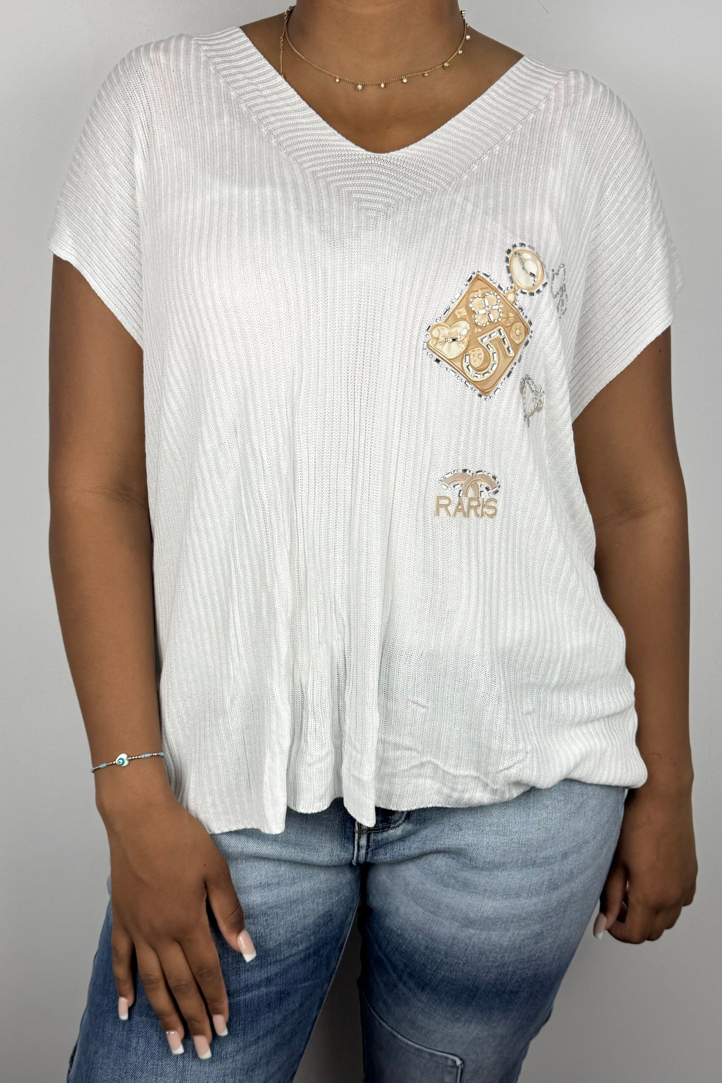 Rippstrick-Shirt mit Glitzerapplikationen und V-Ausschnitt