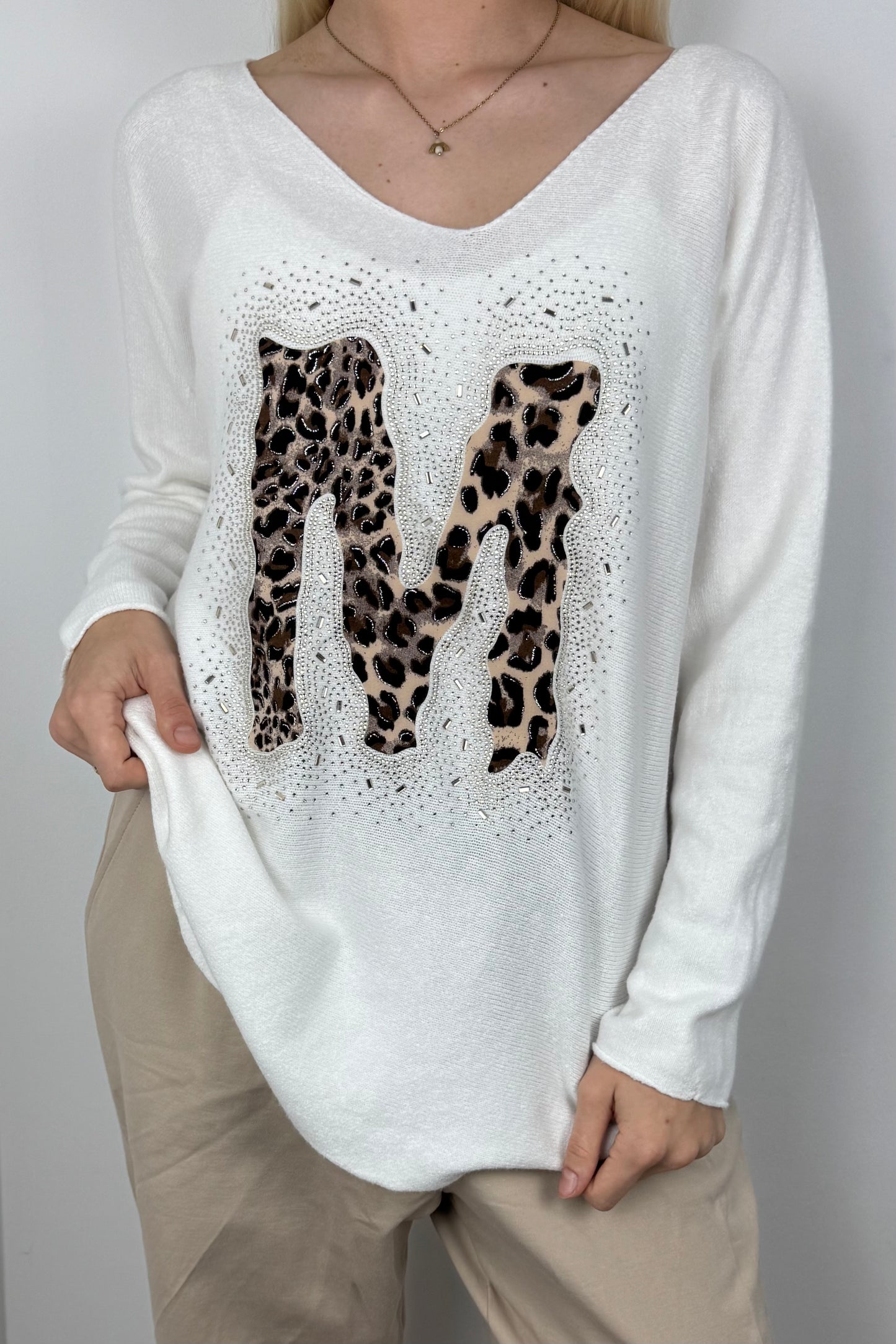 Langarmshirt mit Strass-Detail und M-Applikation-Weiß