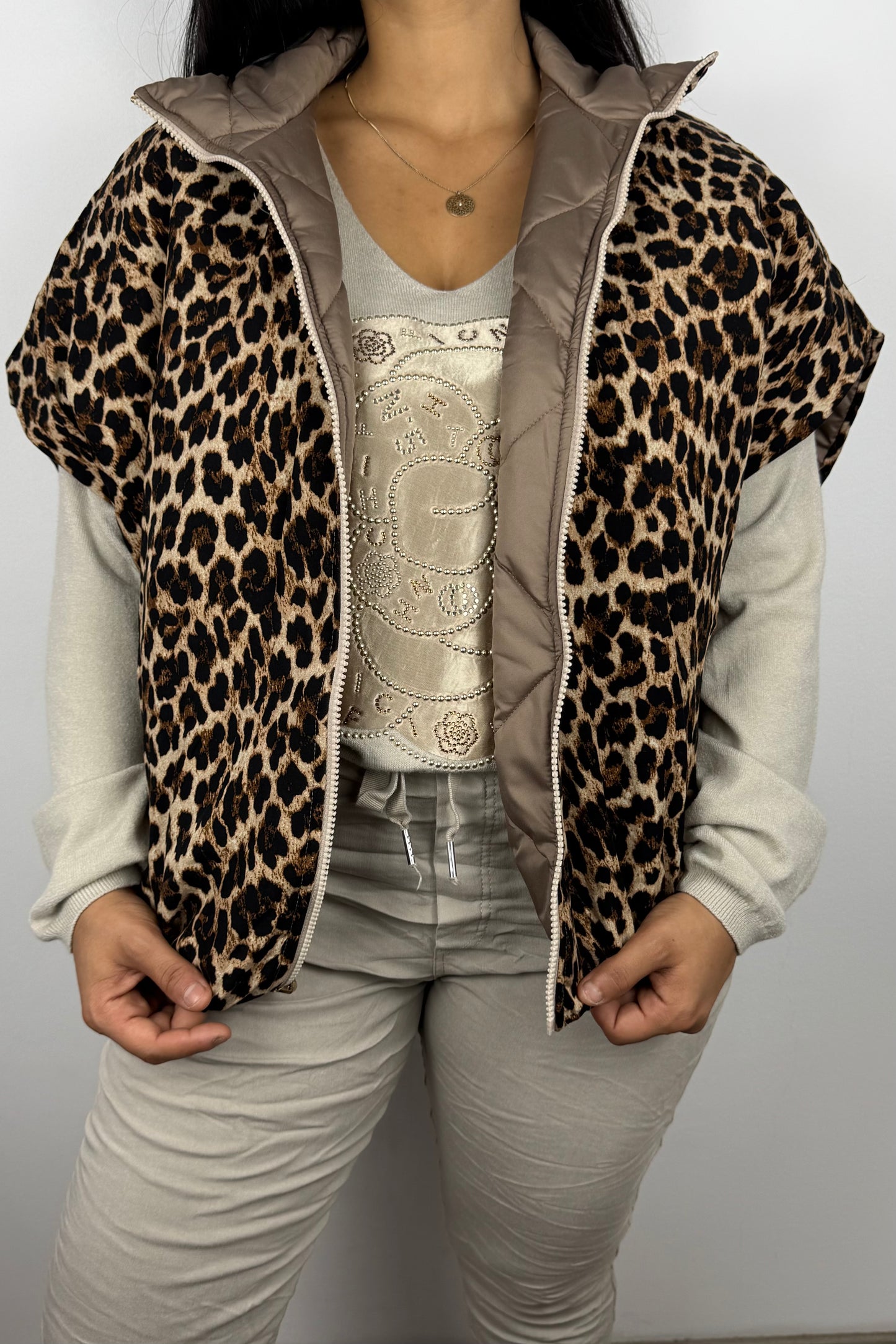 Wendeweste mit Steppdesign und Animalprint