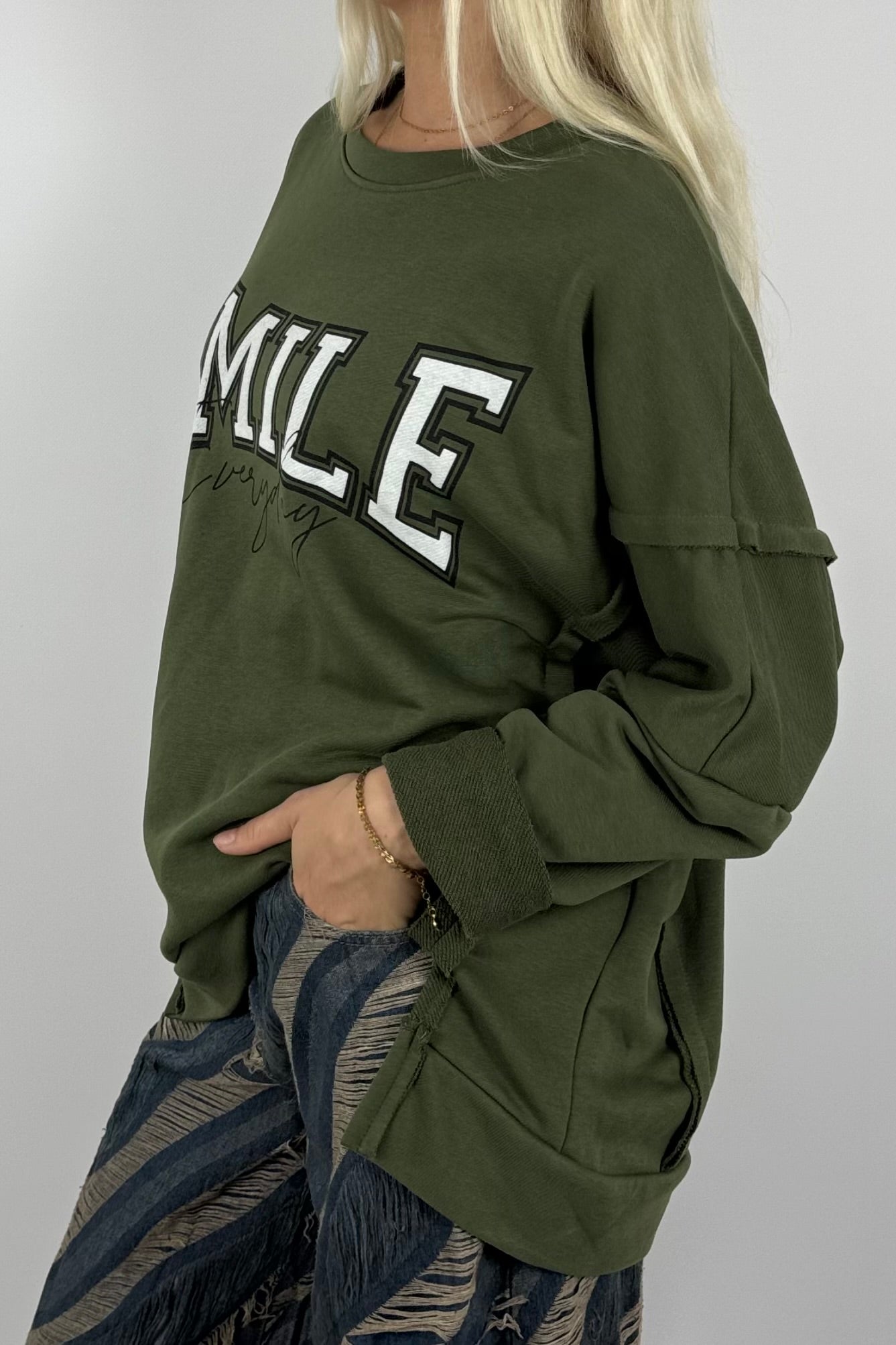 Damen Oversize Sweatshirt „SMILE Everyday“ –Khaki
