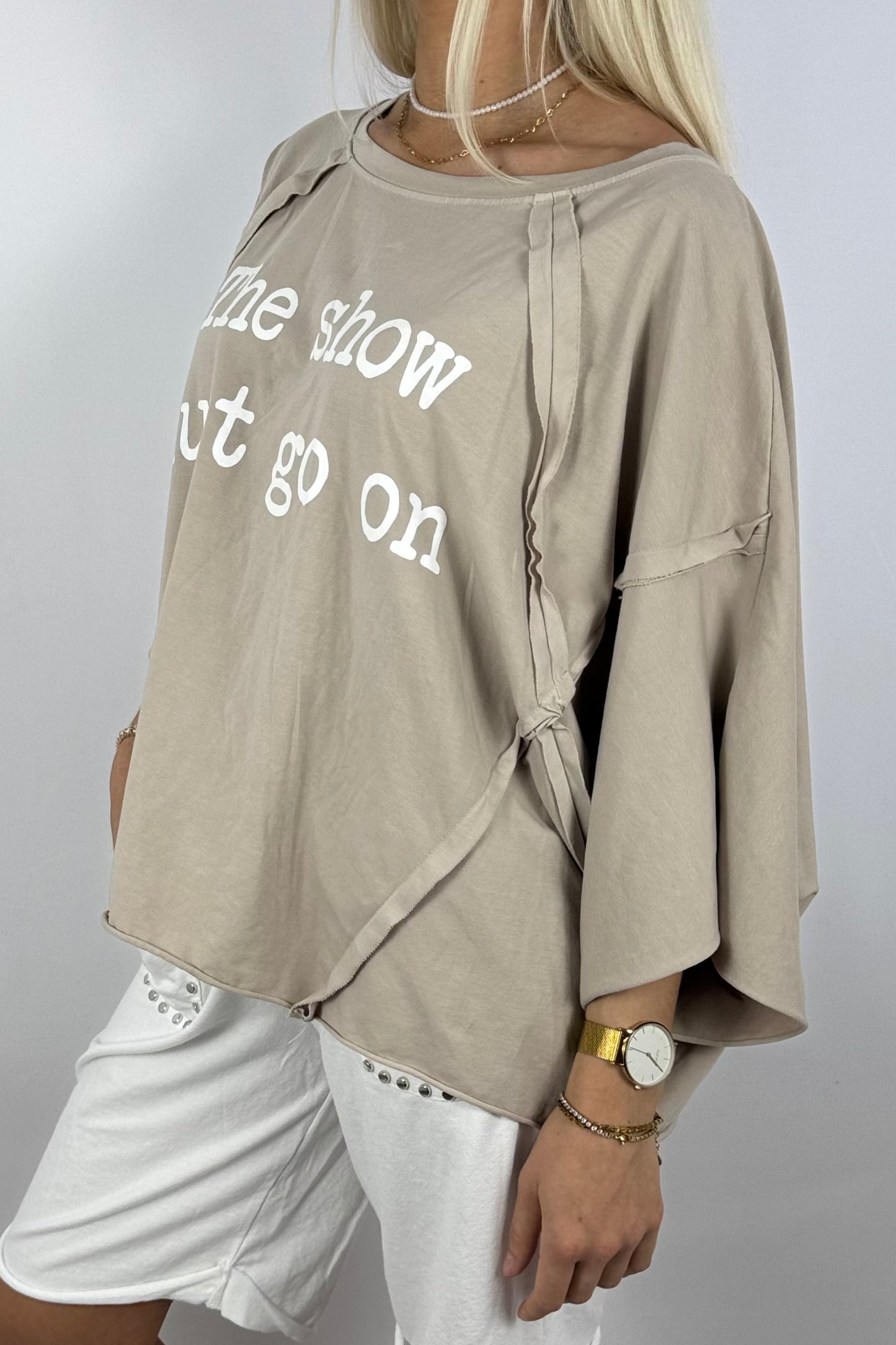 Oversize-Shirt „The show must go on“-Beige