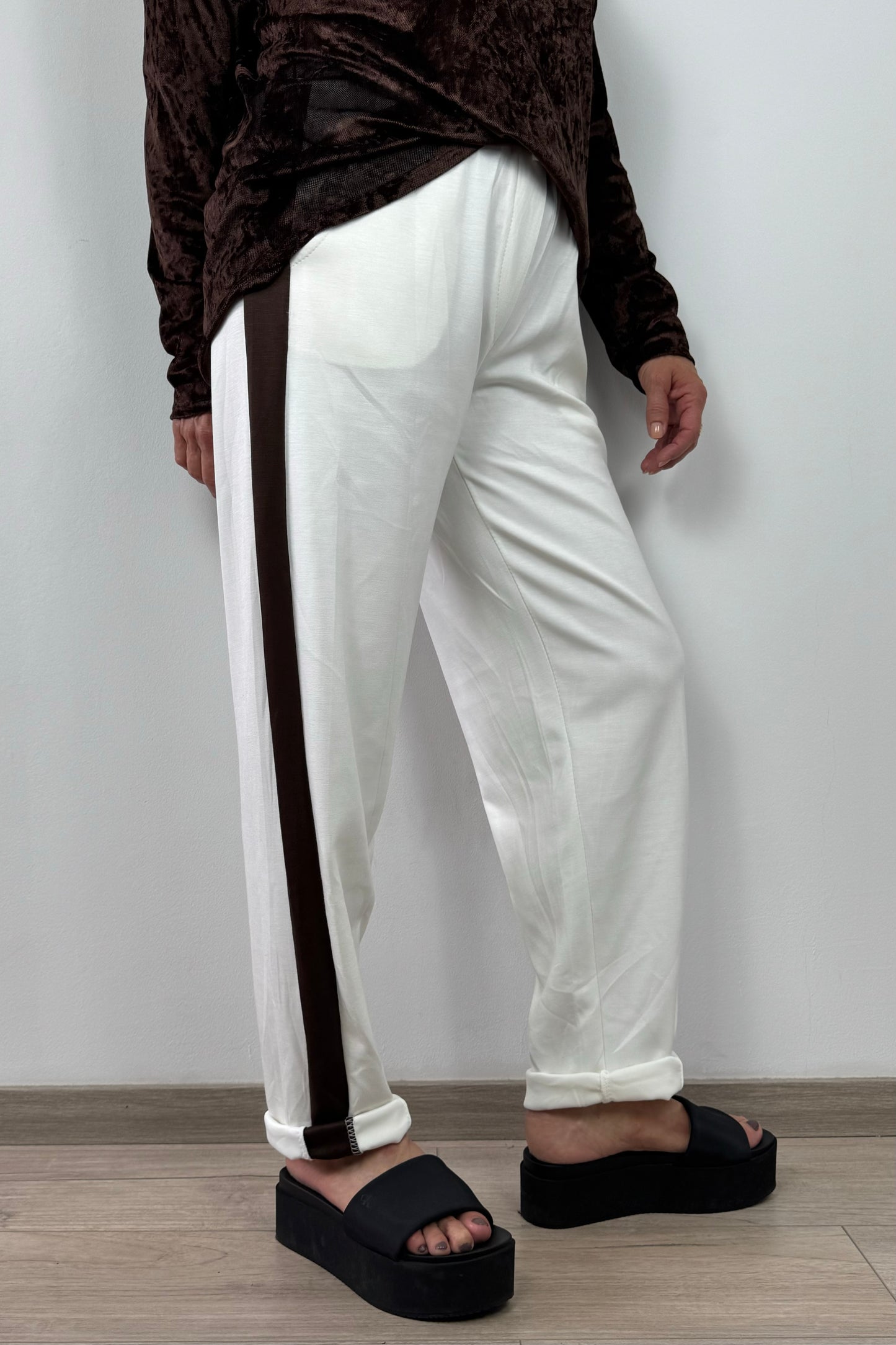Damenhose mit Kontraststreifen – Tunnelzug & modischer Look