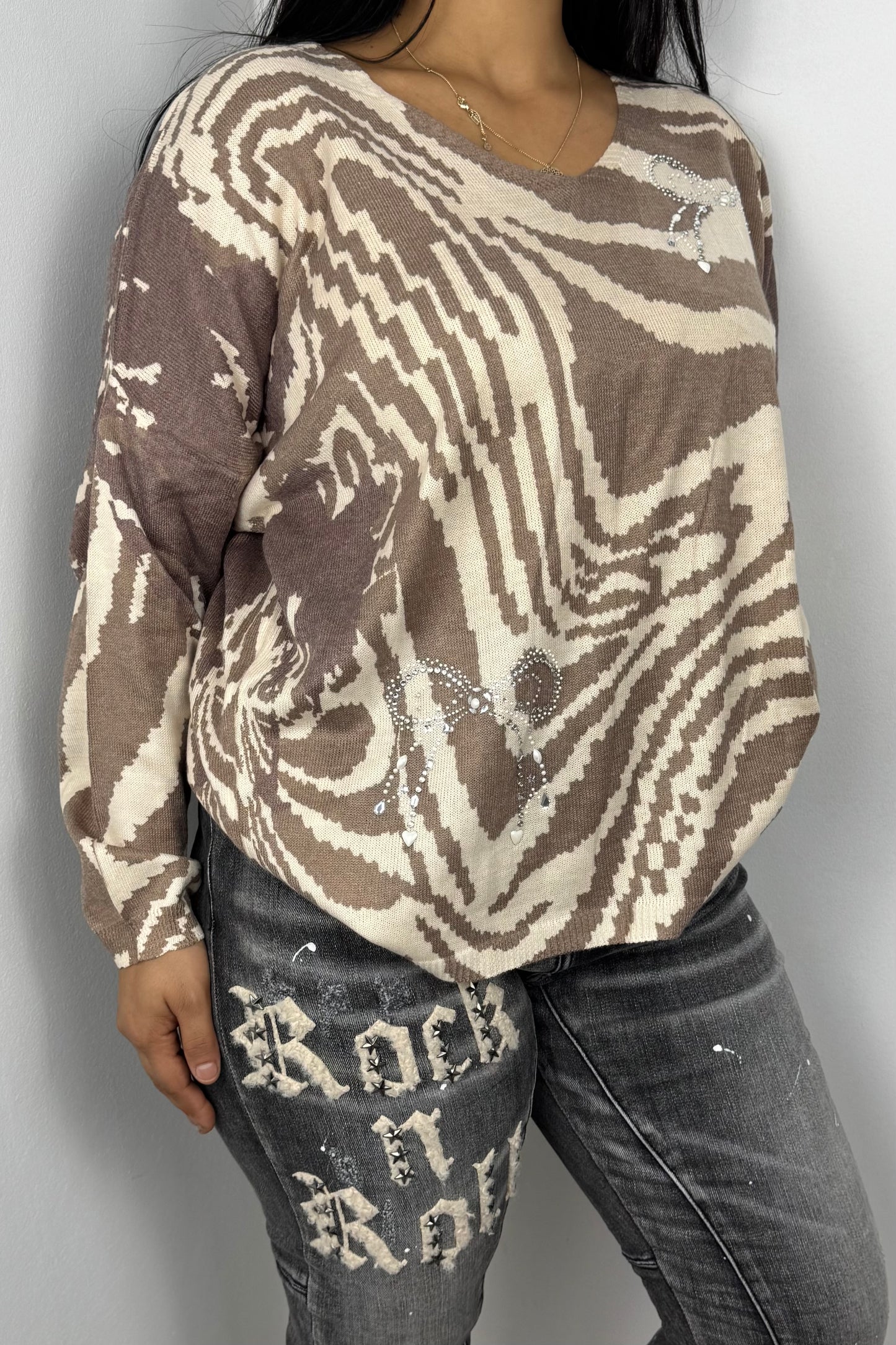 Feinstrick-Shirt mit Animalmuster und Strass-Schleifen