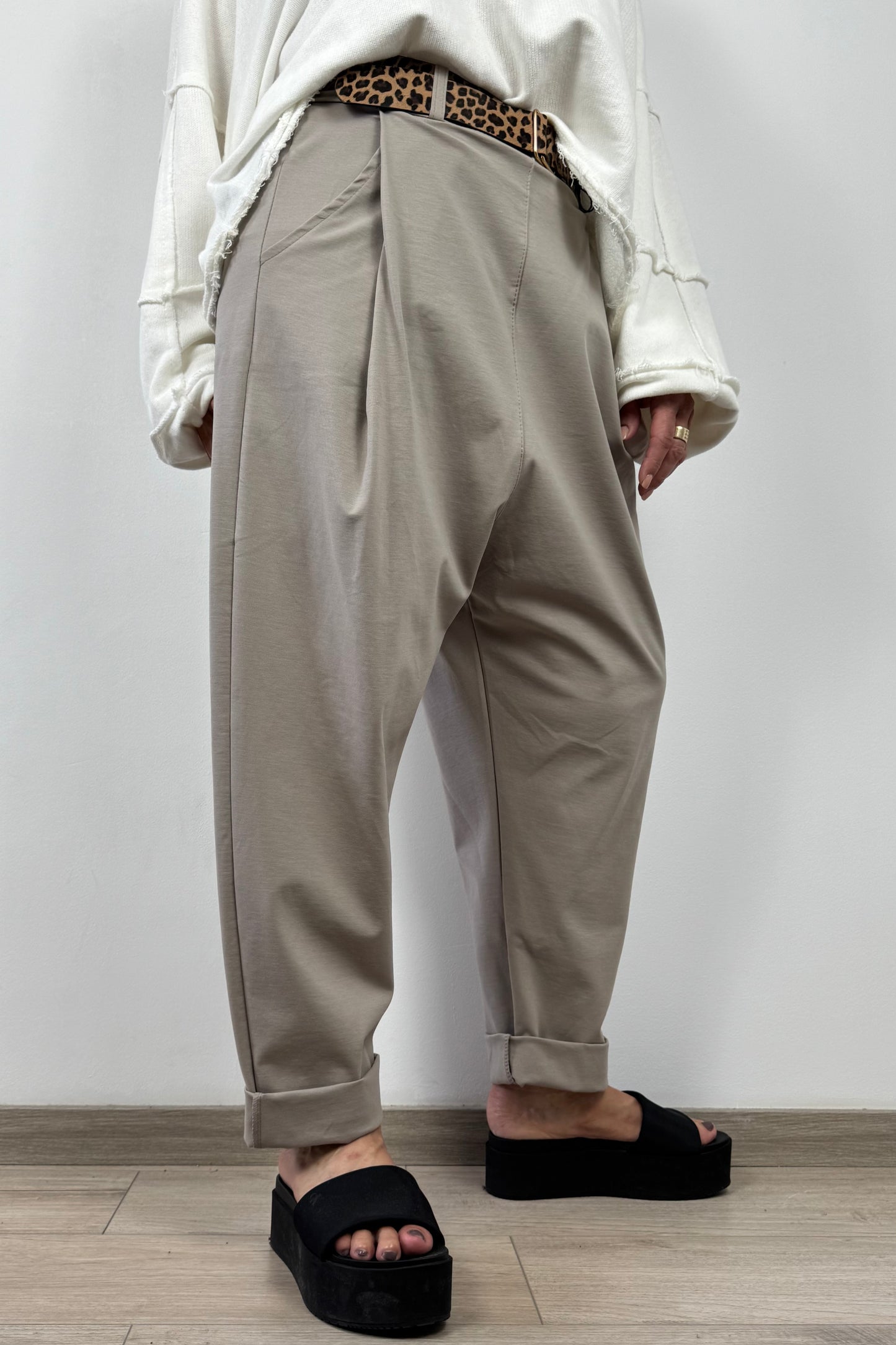Hose mit Stretchbund und Leoparden-Gürtel