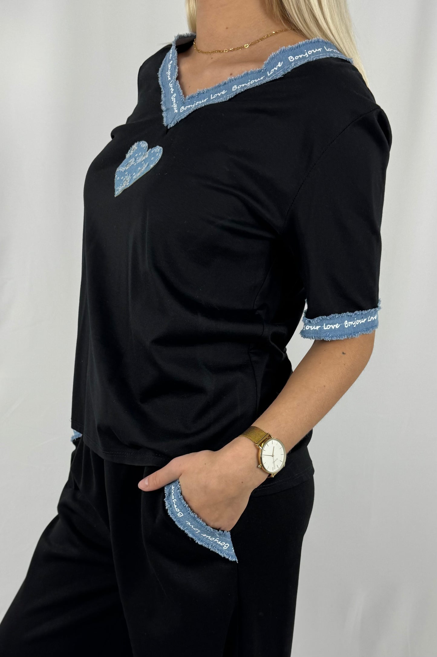 Damen Shirt mit Herz Detail und Bonjour Love Schriftzug-Schwarz