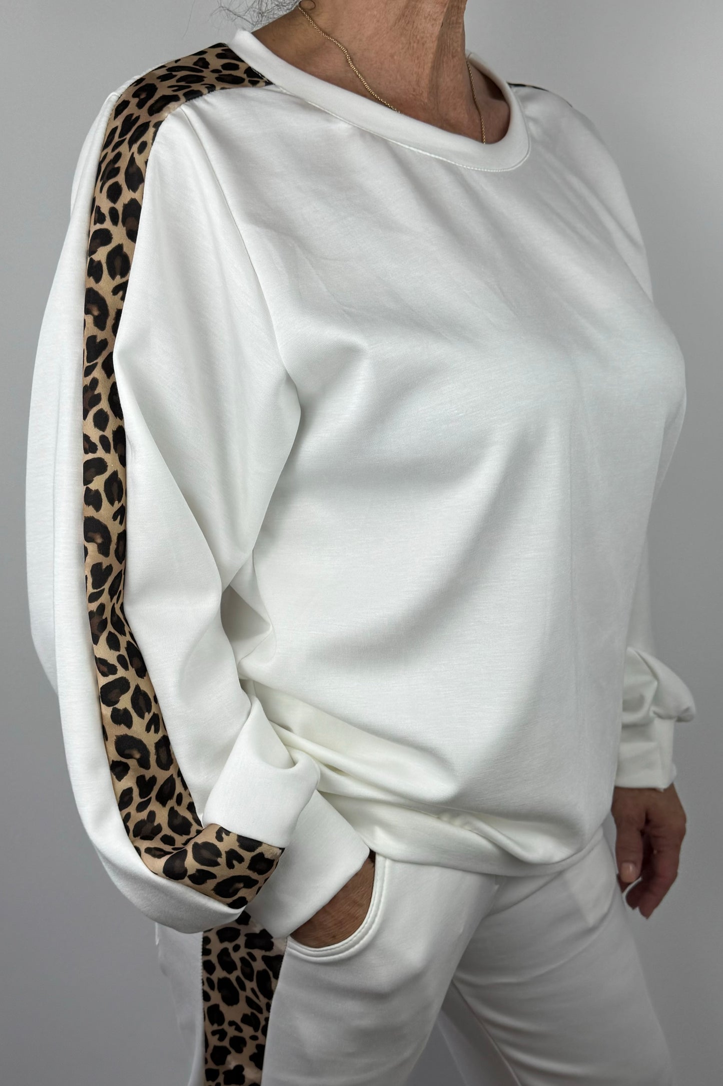Sweatshirt mit Animal-Streifen an den Ärmeln