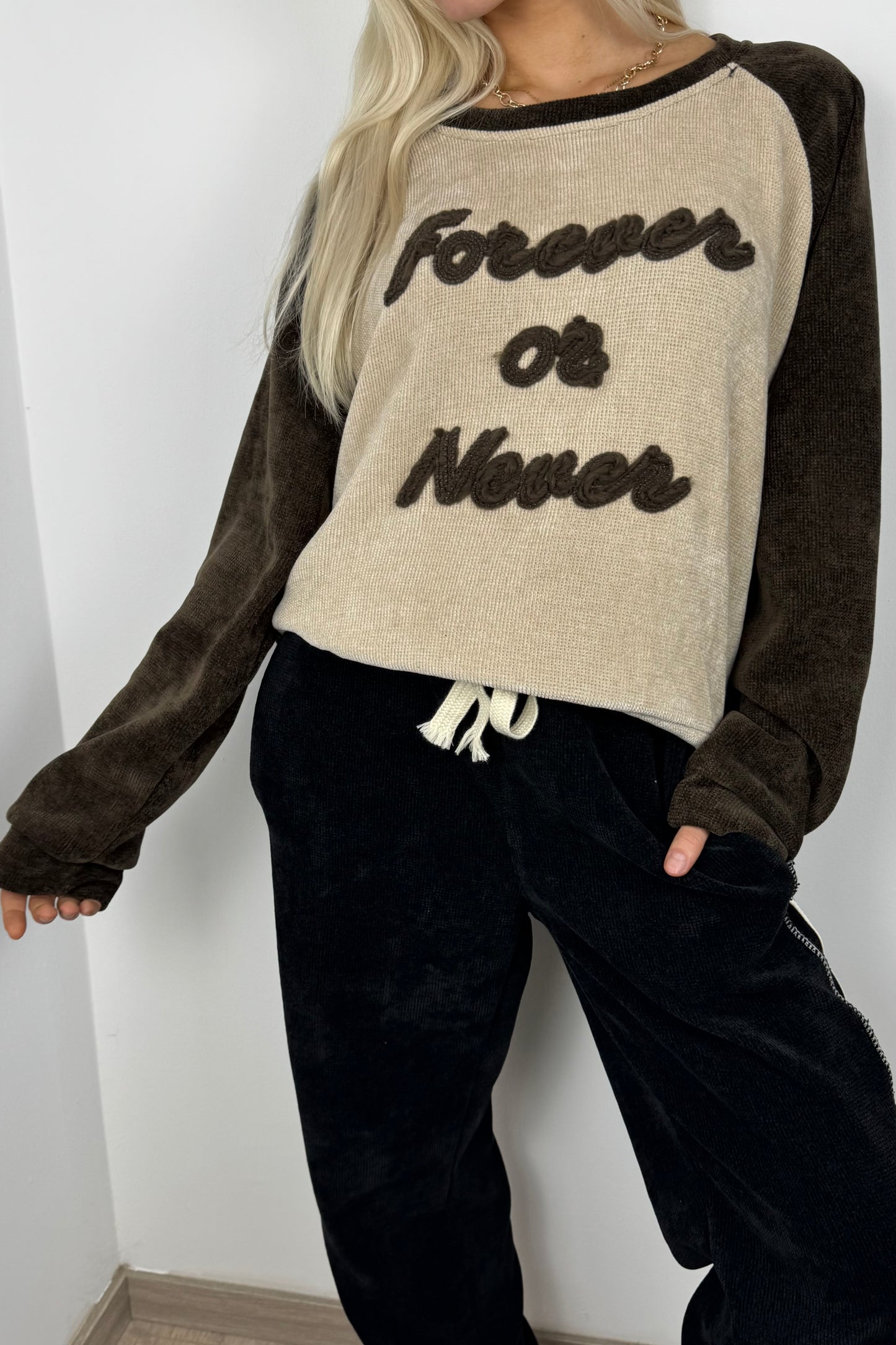Damen Shirt mit Schriftzug und bequemem Schnitt-Choco