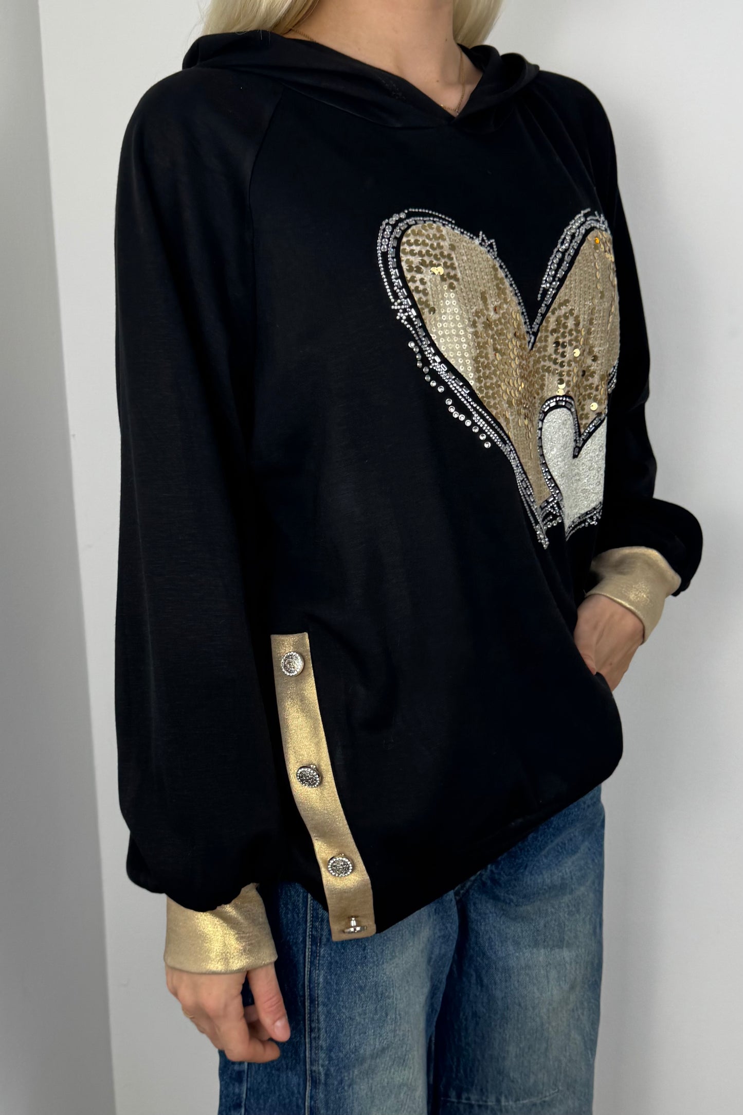 Hoodie mit Herz-Applikation und Glitzer-Details-Schwarz