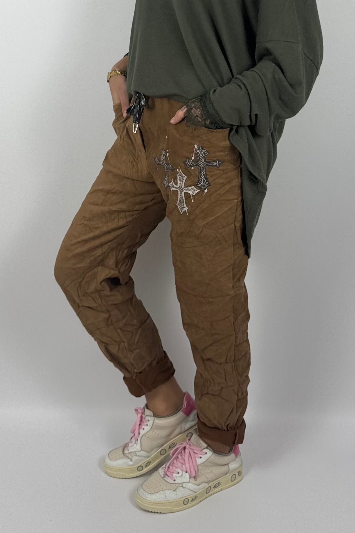 Damen Hose mit Kreuz-Details –Kamel