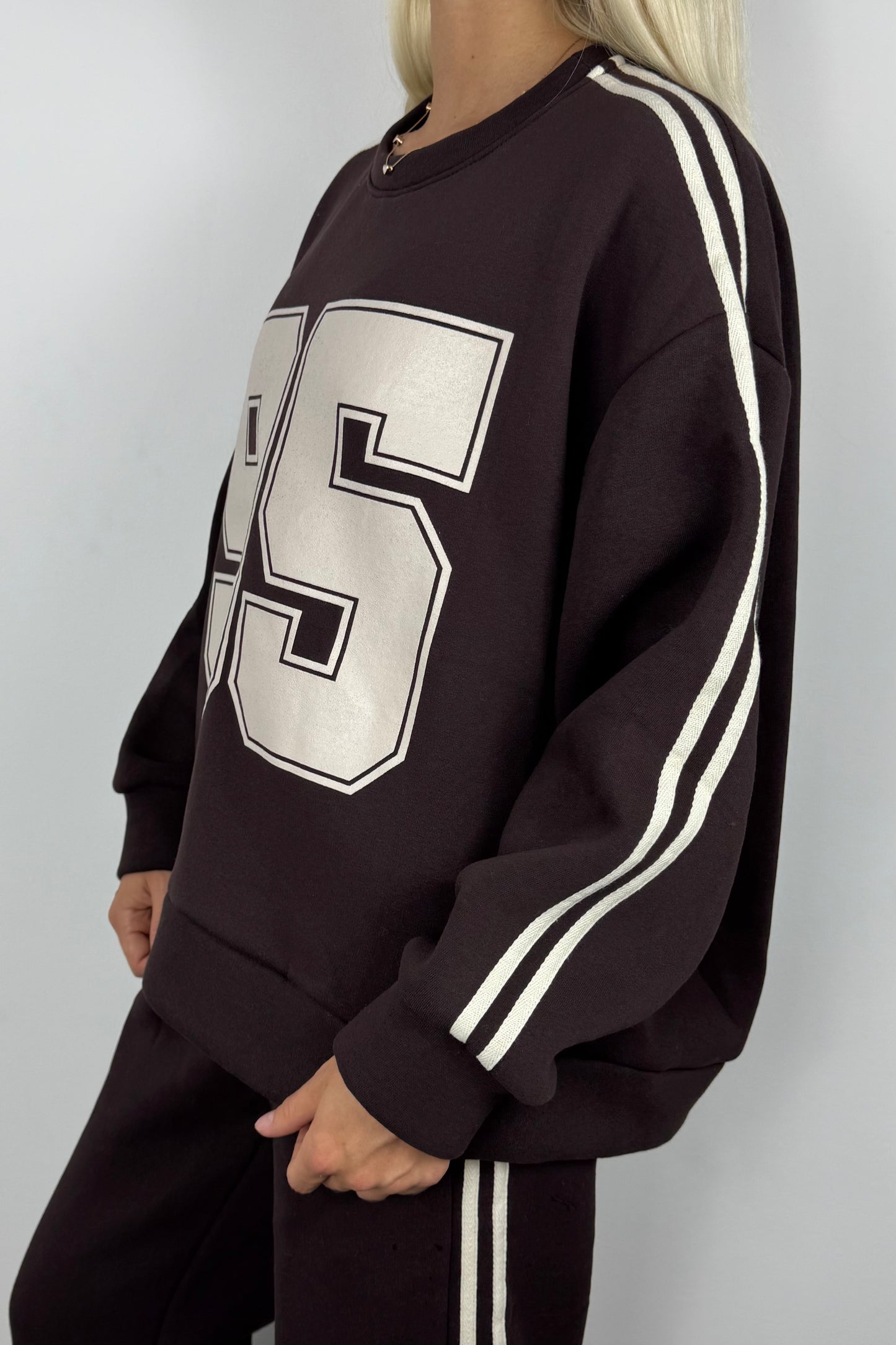 Trendiger Oversize-Sweater mit Print „95“ –Choco