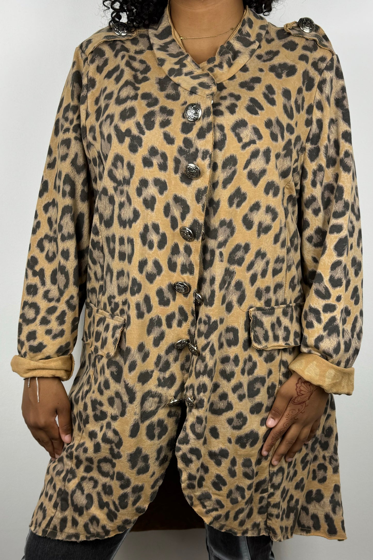 Animalprint-Longjacke mit Knopfleiste und Zierdetails