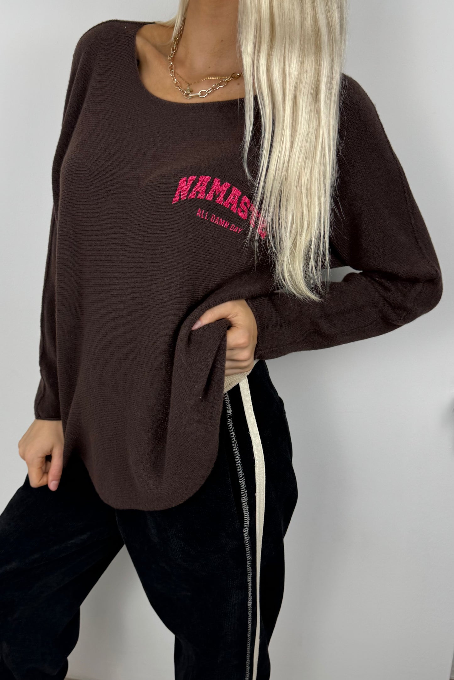Damen Pullover mit „Namaste“-Print-Choco