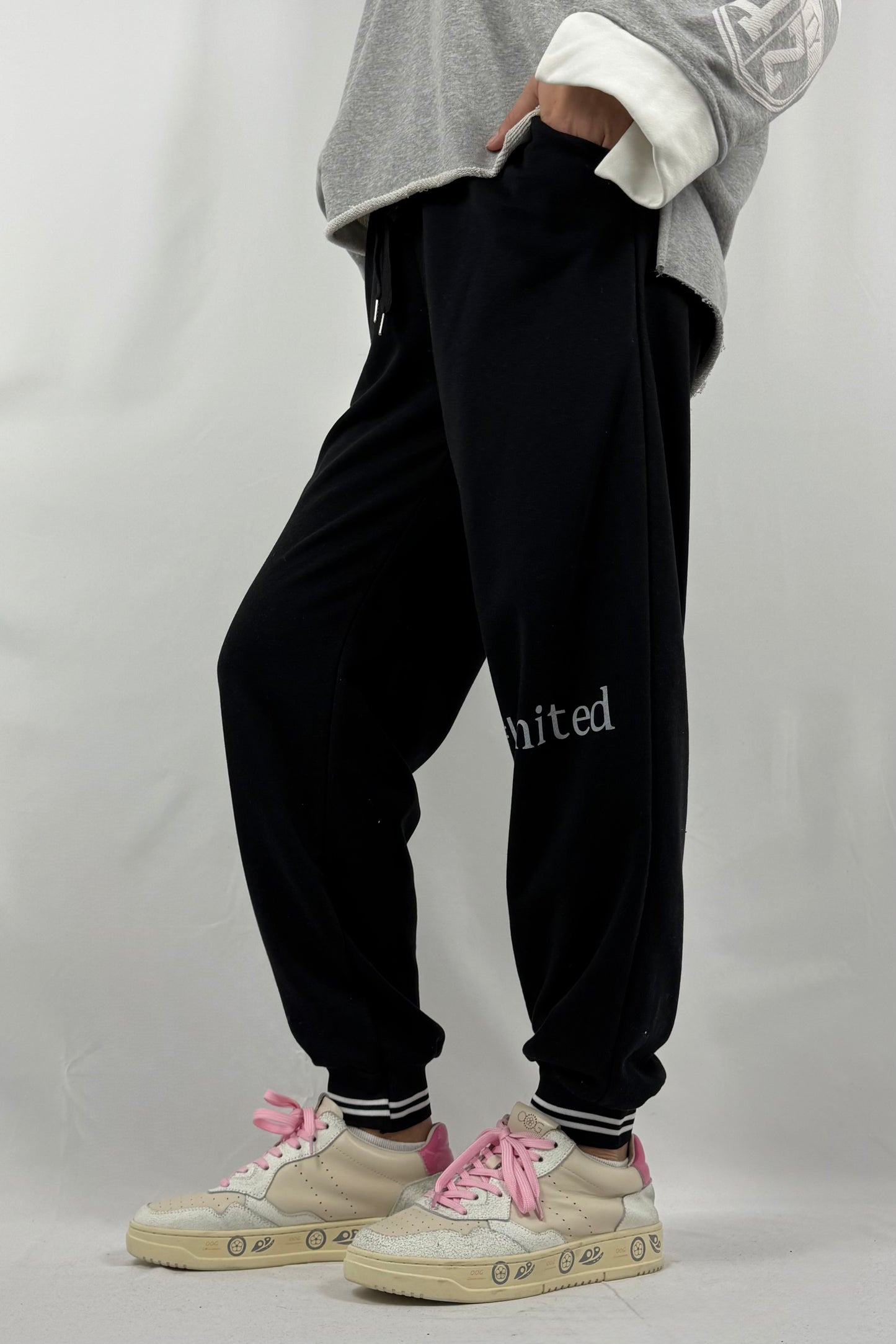 Damen Jogger Hose mit #limited Print-Schwarz