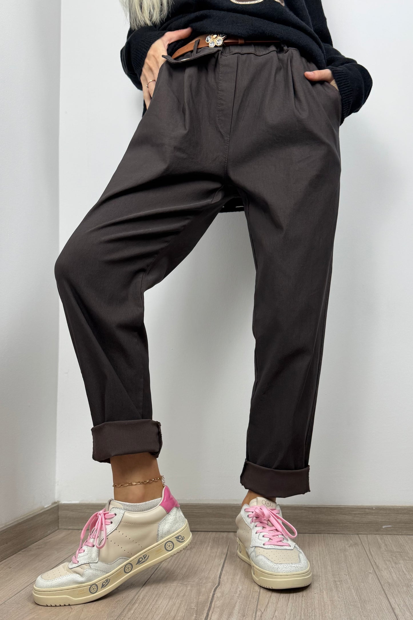 Elegante Stoffhose mit Gürtel-Chocolate