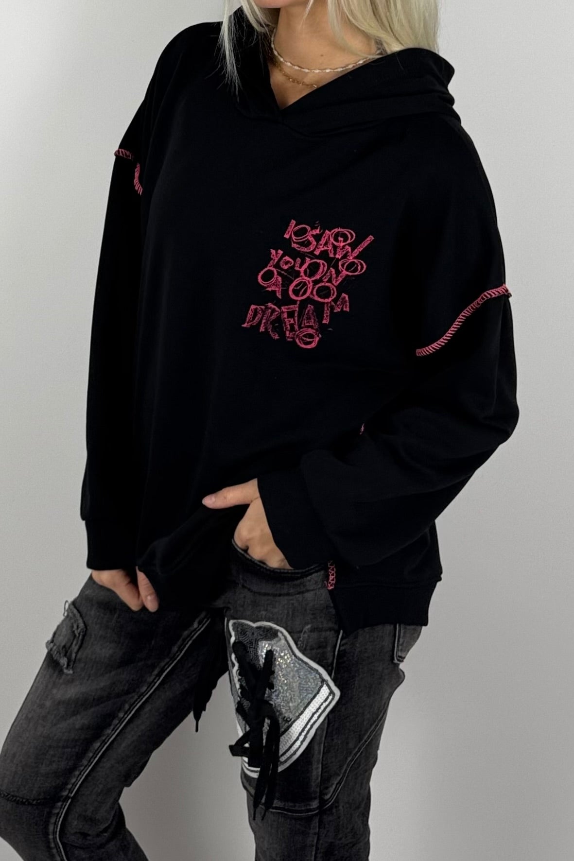 Damen-Hoodie mit Schriftprint und Ziernähten-Schwarz