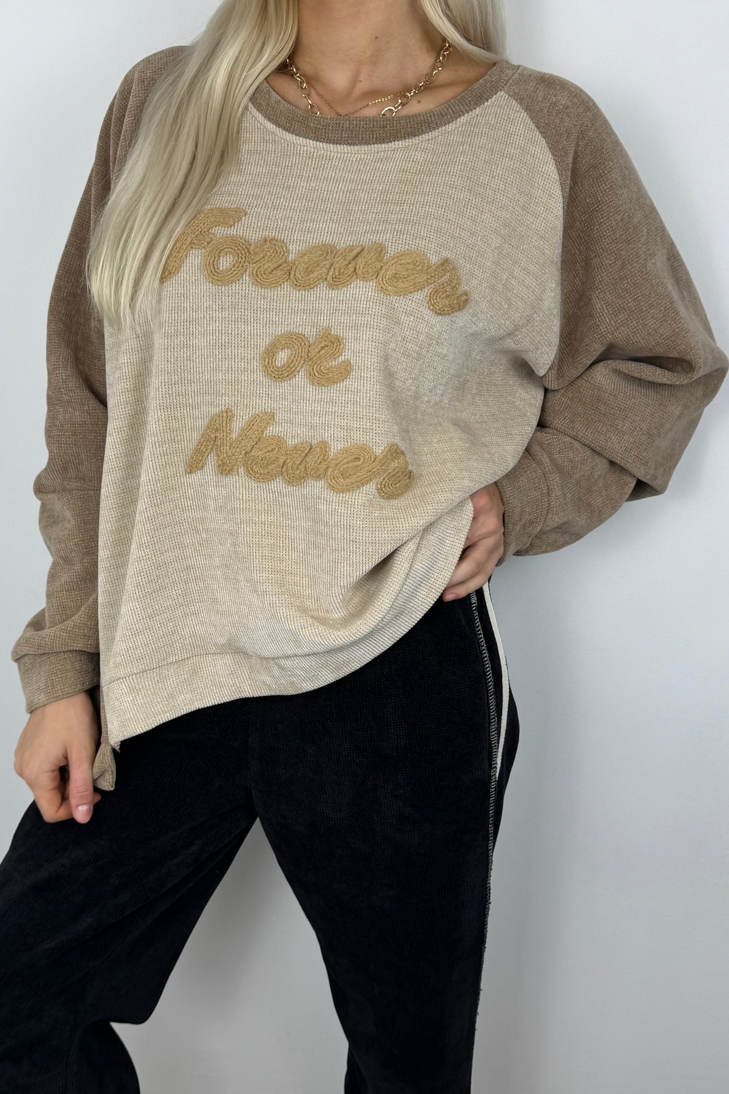 Damen Shirt mit Schriftzug und bequemem Schnitt-Beige