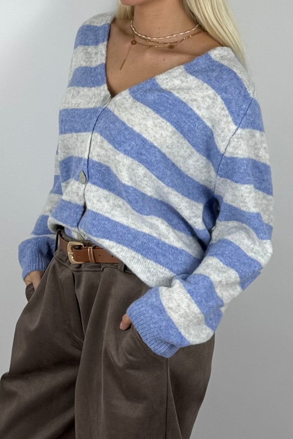 Damen Strickjacke gestreift mit Knöpfen – hellblau