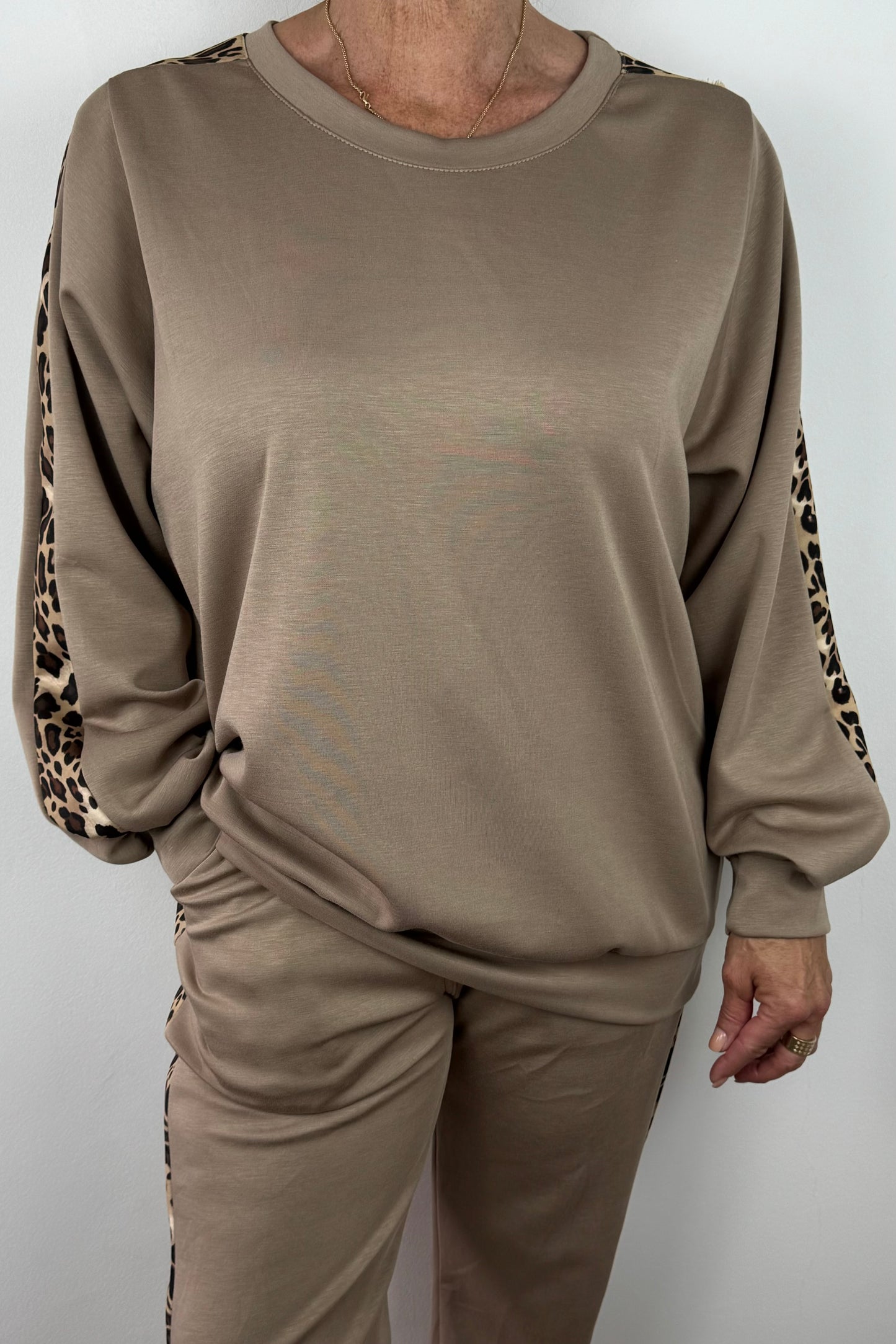 Damen-Sweatshirt – Ärmel mit Animal-Print & Relaxed Fit