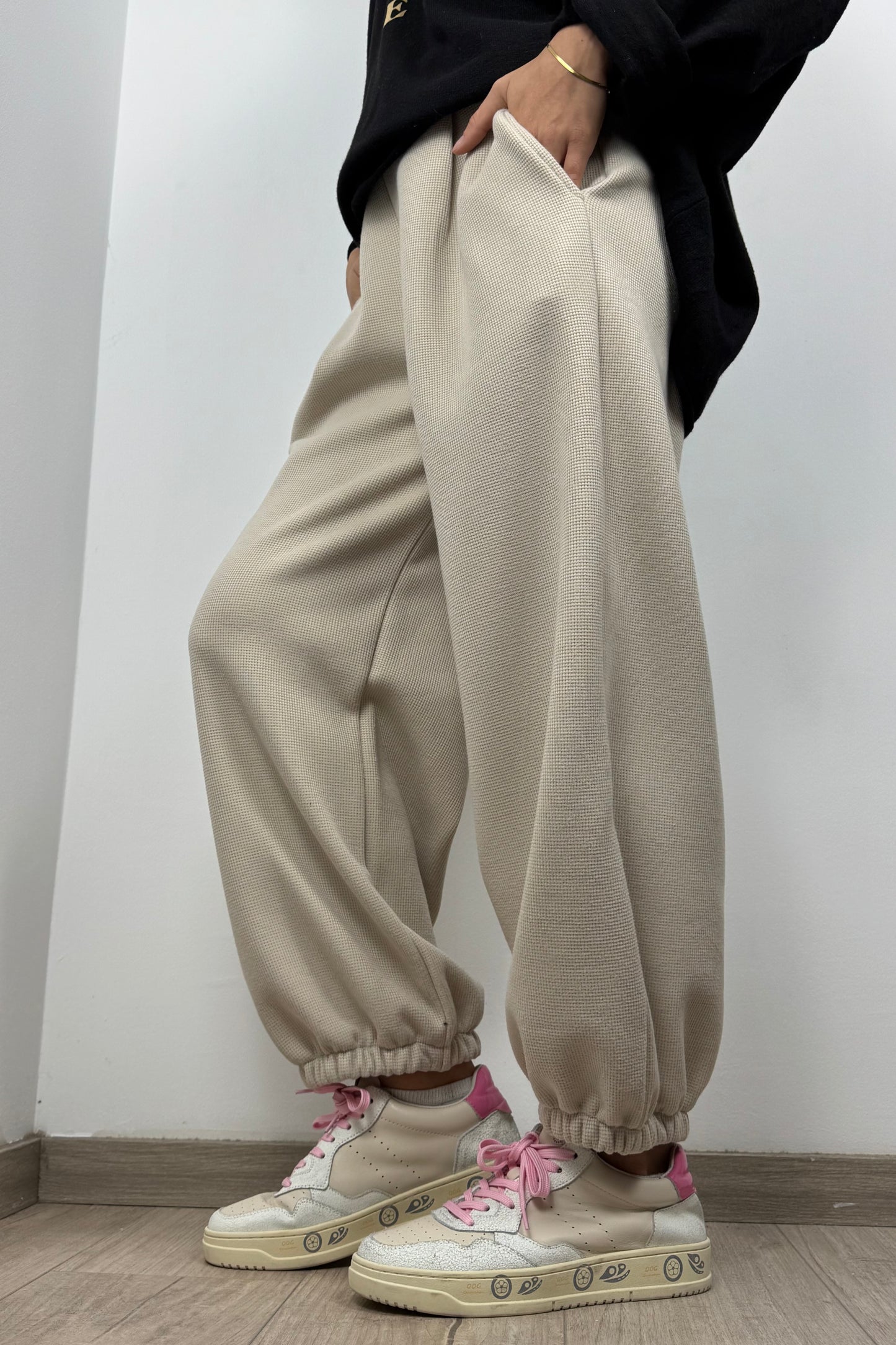 Damen Hose mit Gummibund und weitem Bein –Beige