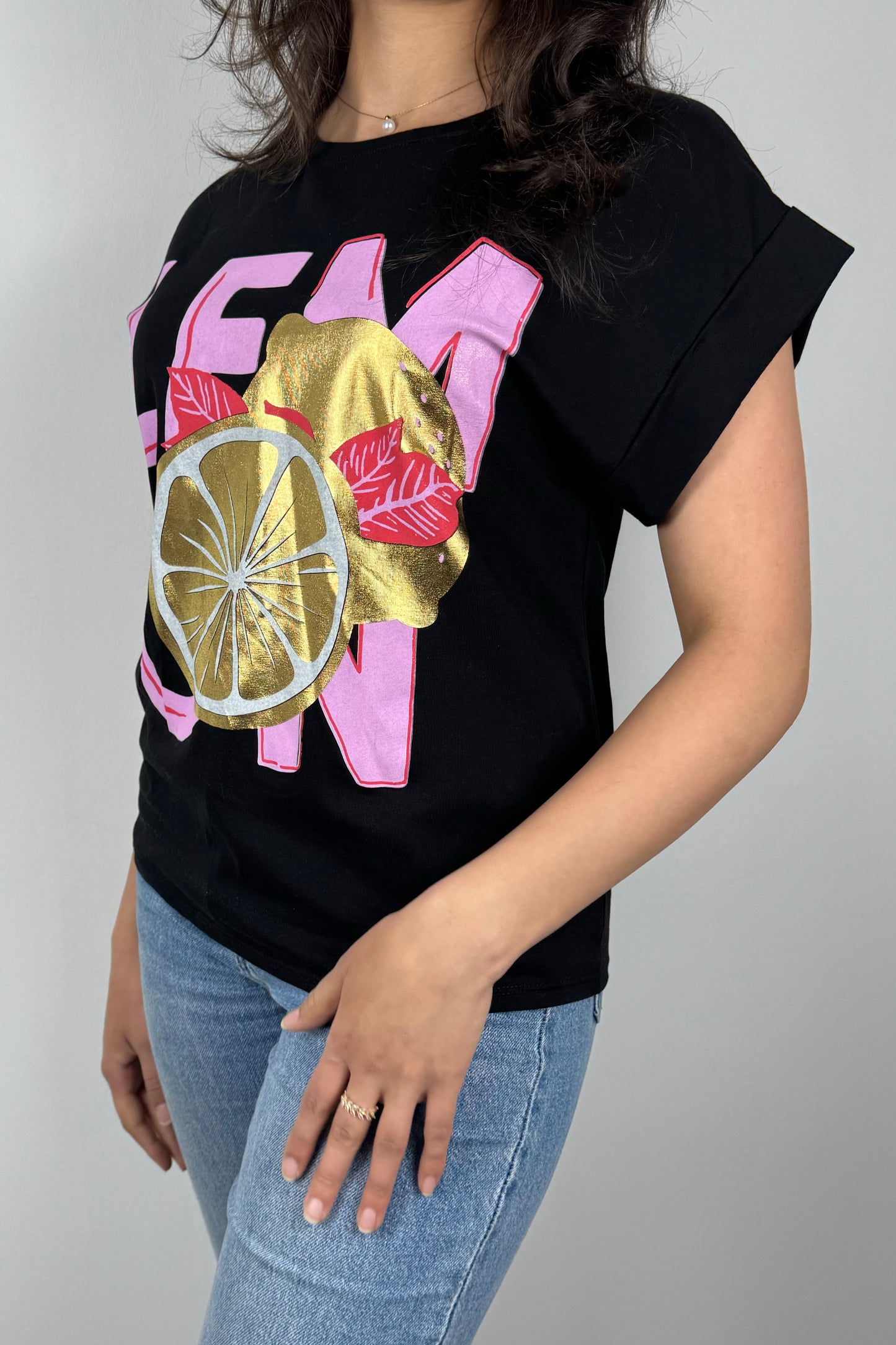 Sommer T-Shirt mit Glanzeffekt & Metallic-Print – „LEMON“-Design
