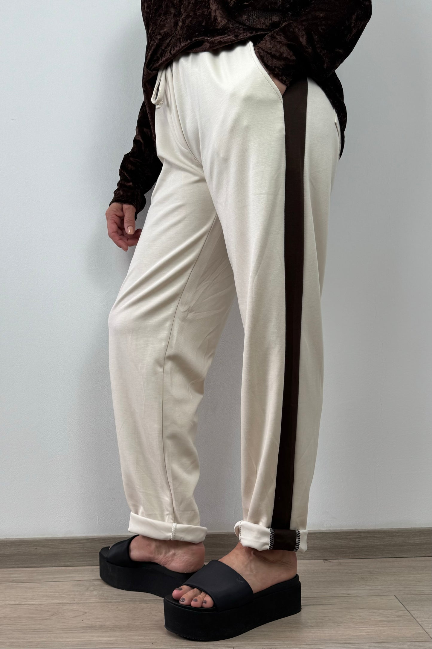 Jogpants mit Kontraststreifen und Kordelzugbund